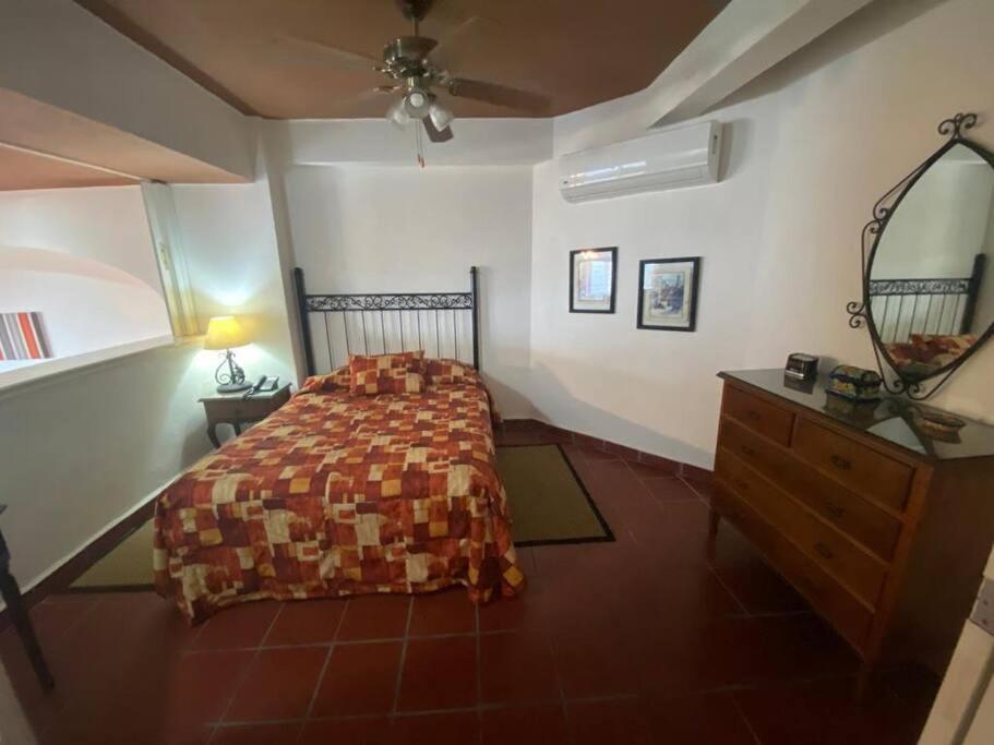 beach front one bed one bath fabulous views in zona roman view 5
