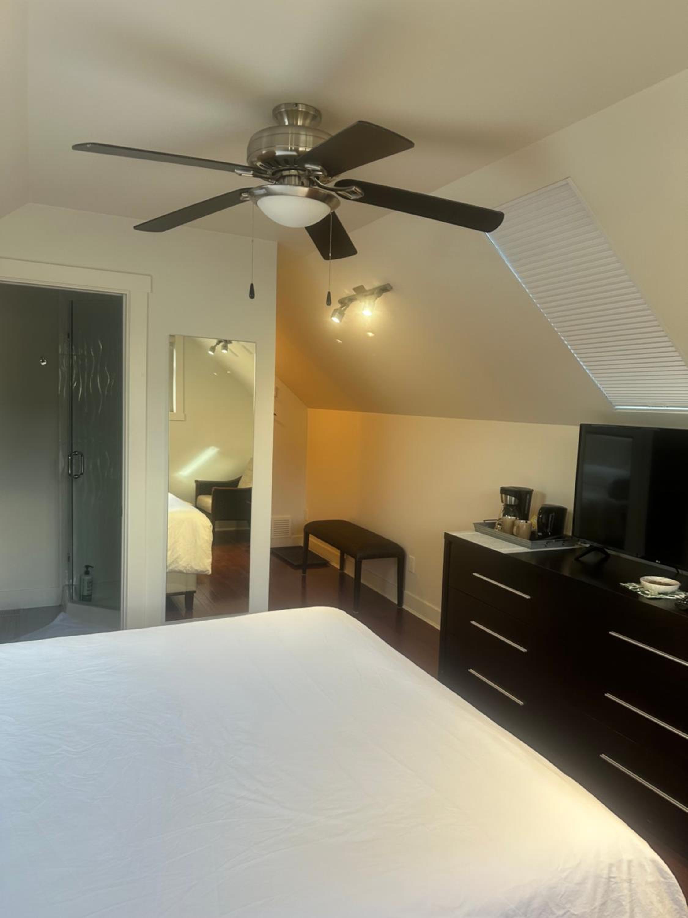 Kelowna Vacations - Upper Room in the Mission - Property Image 14