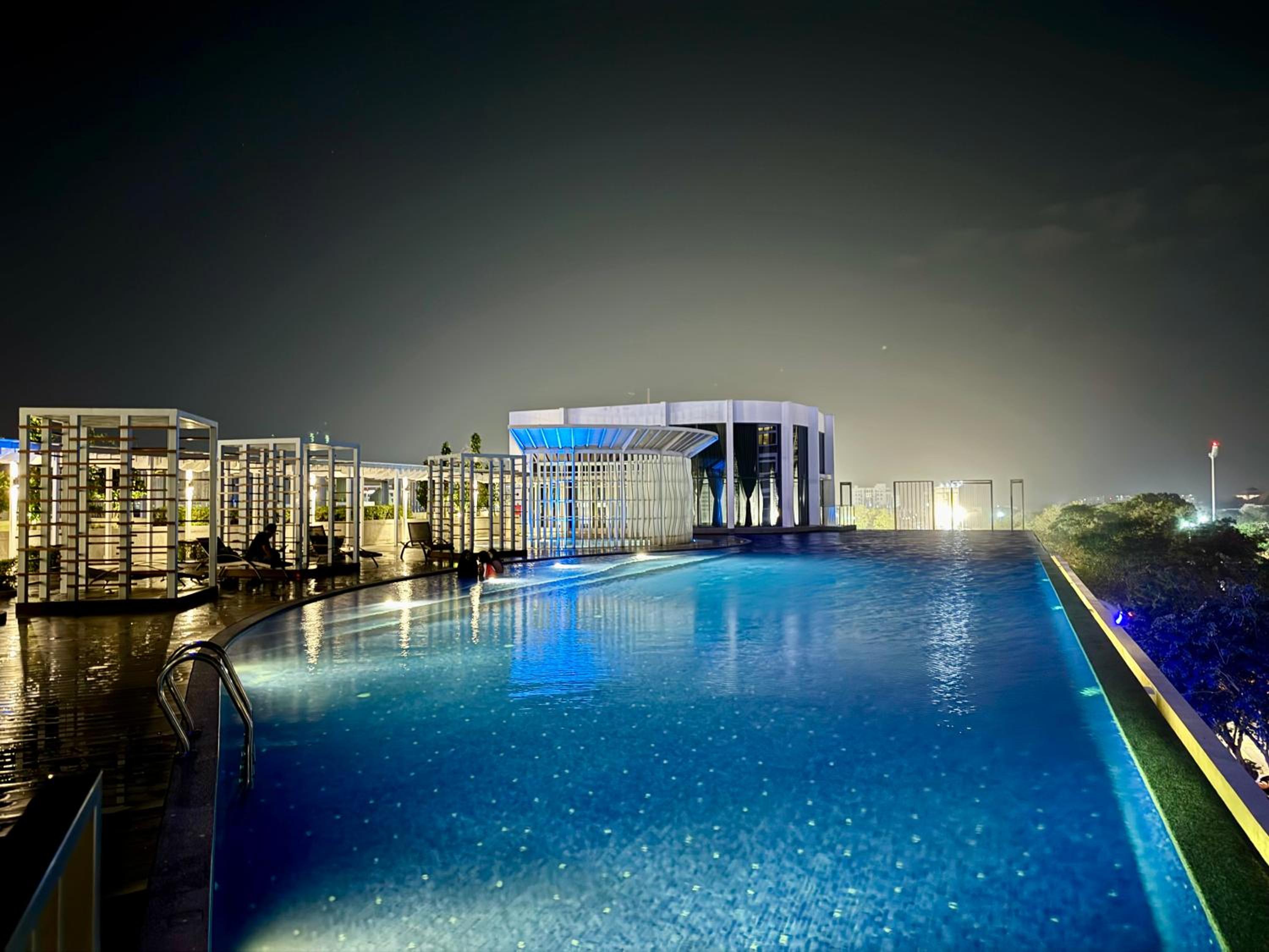 Troika Residensi By Tara Sutra Sky Suite photo 3