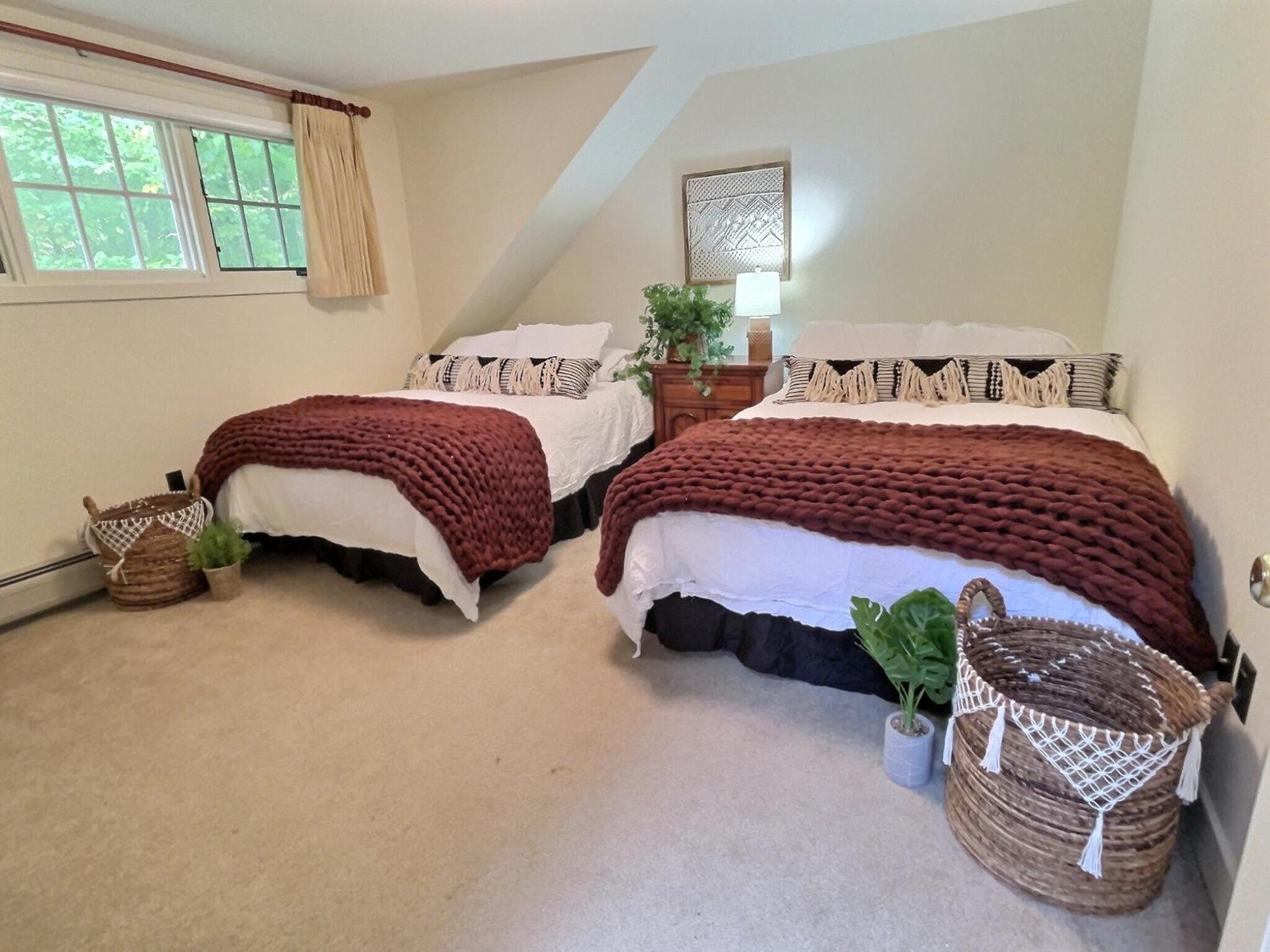 RoyalBear - AC, Hot Tub, Grill, FirePit, Gameroom