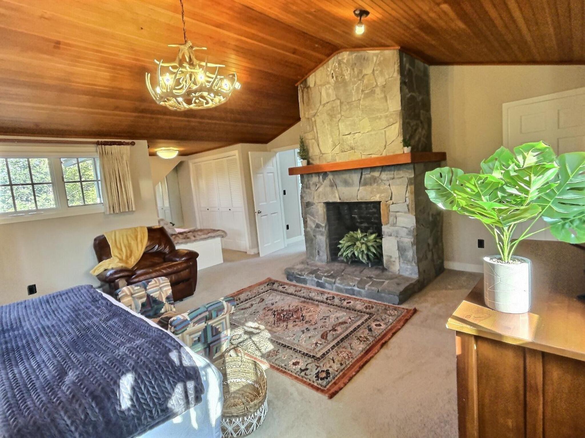 RoyalBear - AC, Hot Tub, Grill, FirePit, Gameroom