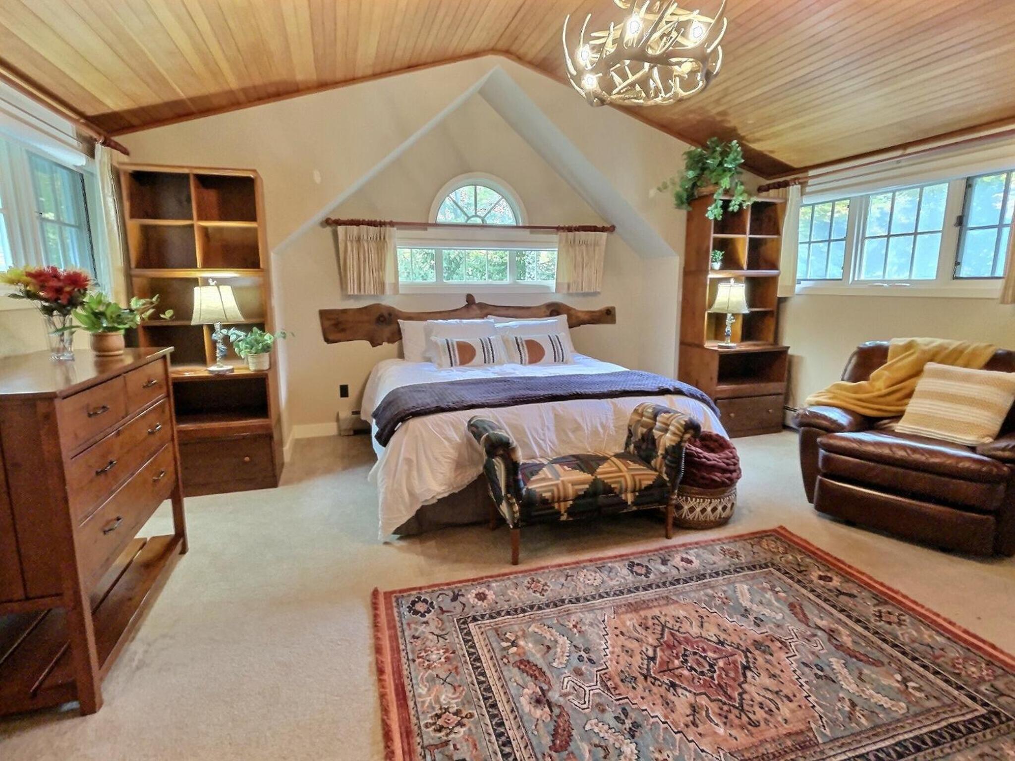 RoyalBear - AC, Hot Tub, Grill, FirePit, Gameroom