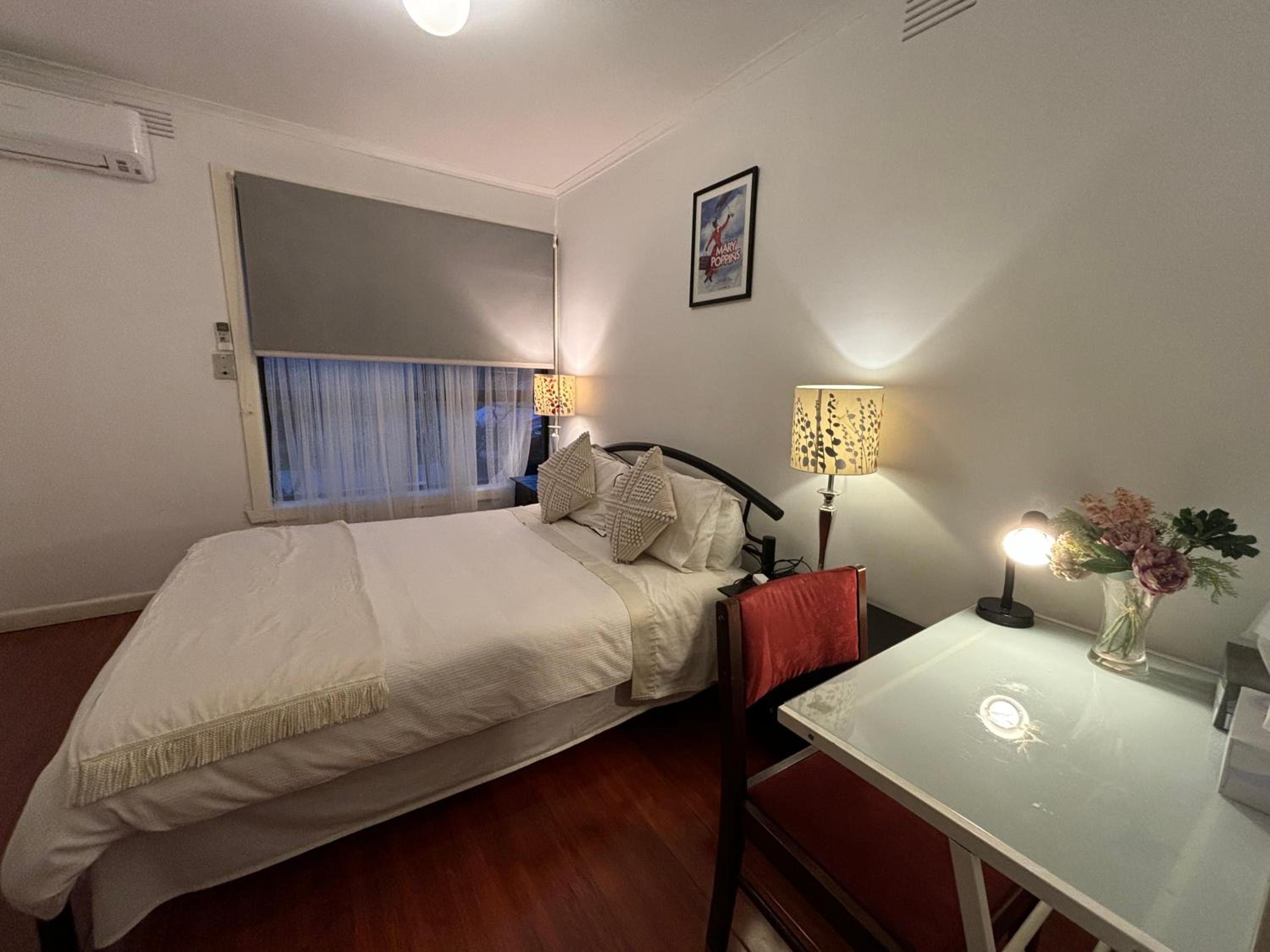 Sunny House - Melbourne Airport Home