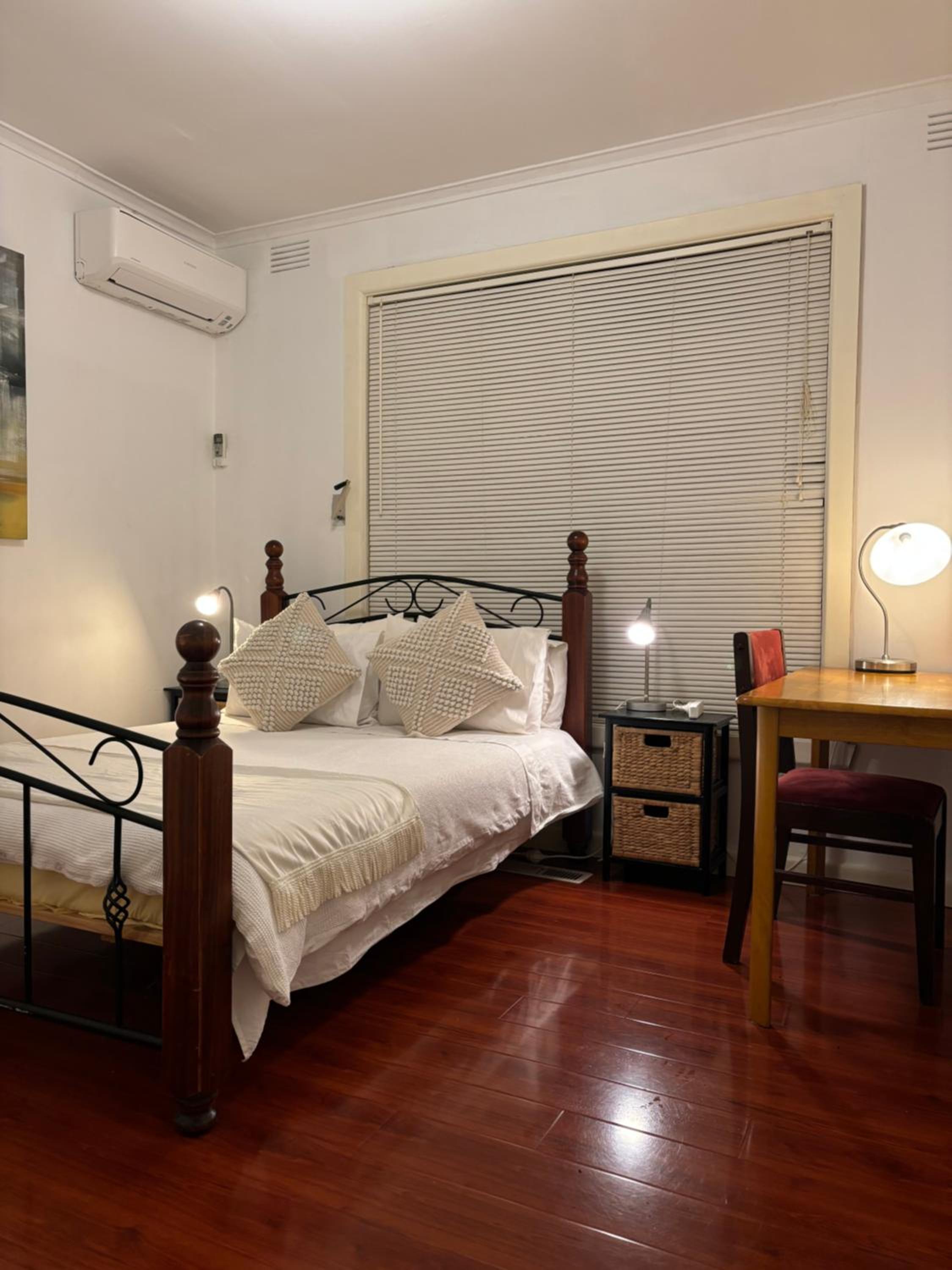 Sunny House - Melbourne Airport Home