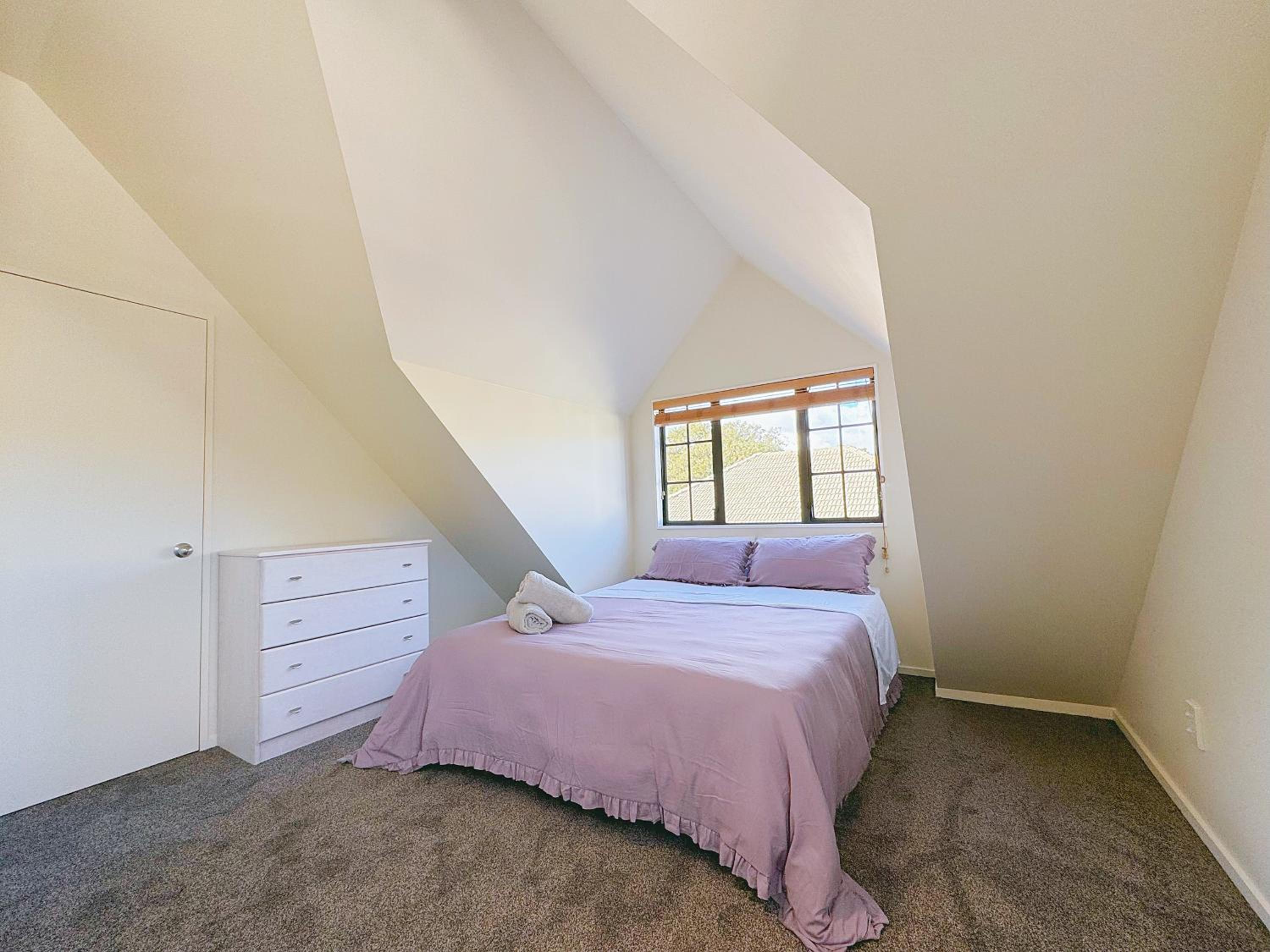 Sunny Family Retreat & Comforts view 3