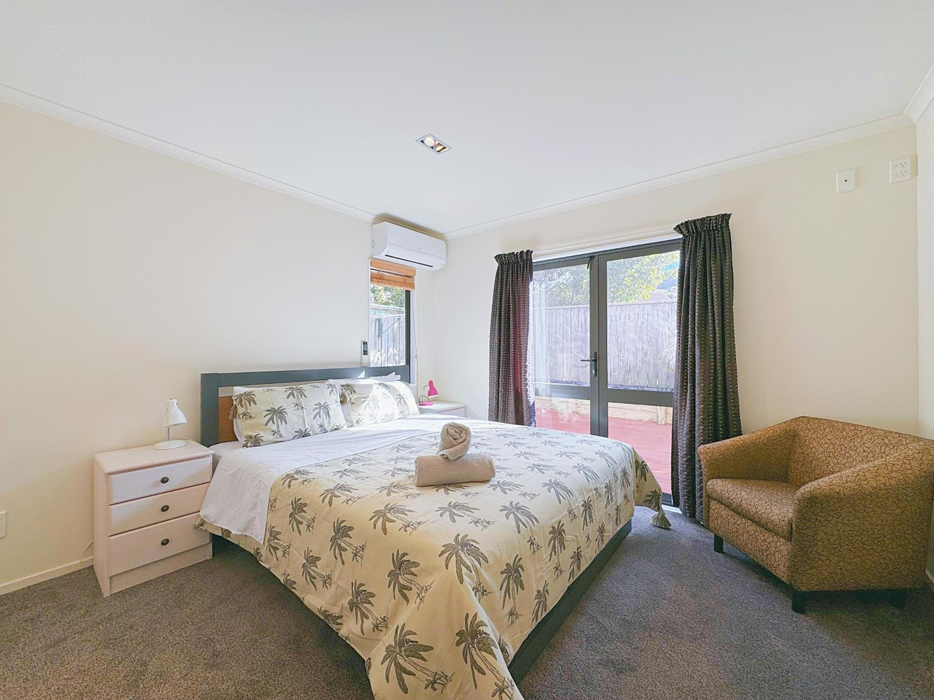 Sunny Family Retreat & Comforts view 4