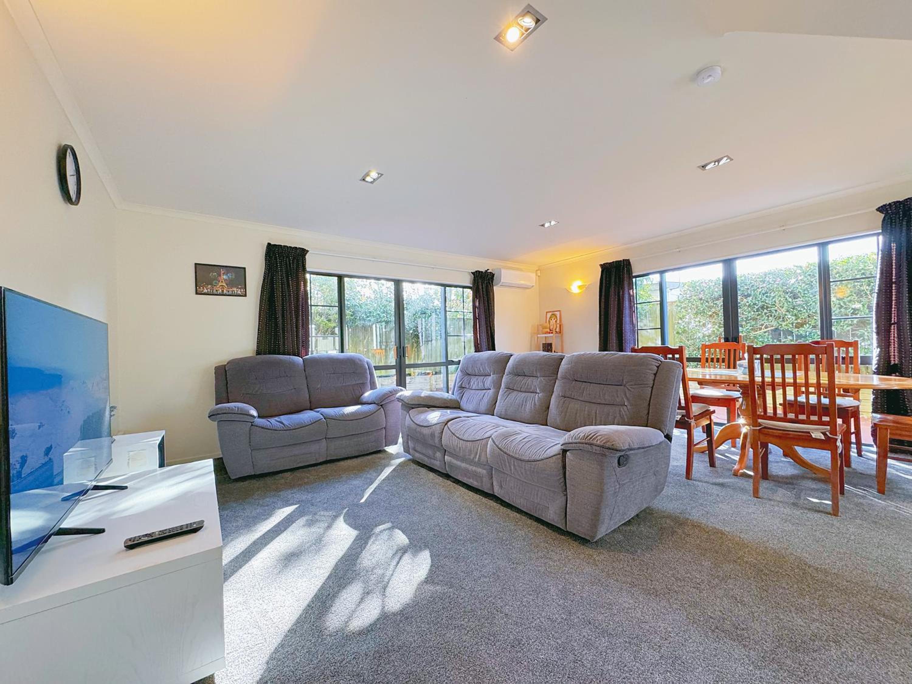 Sunny Family Retreat & Comforts view 5