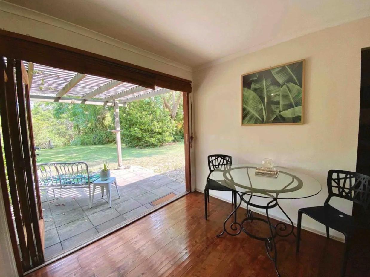 Crystal Cottage Retreat- Escape to the Hinterland!