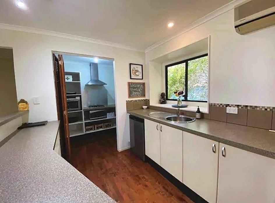 Crystal Cottage Retreat- Escape to the Hinterland!