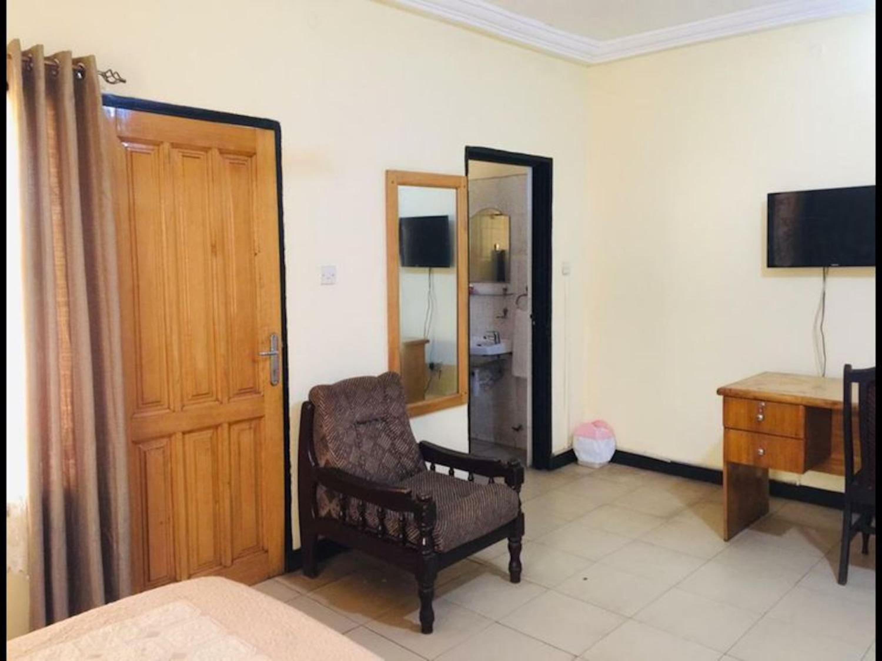 Double Room With Balcony in the heart of city view 5