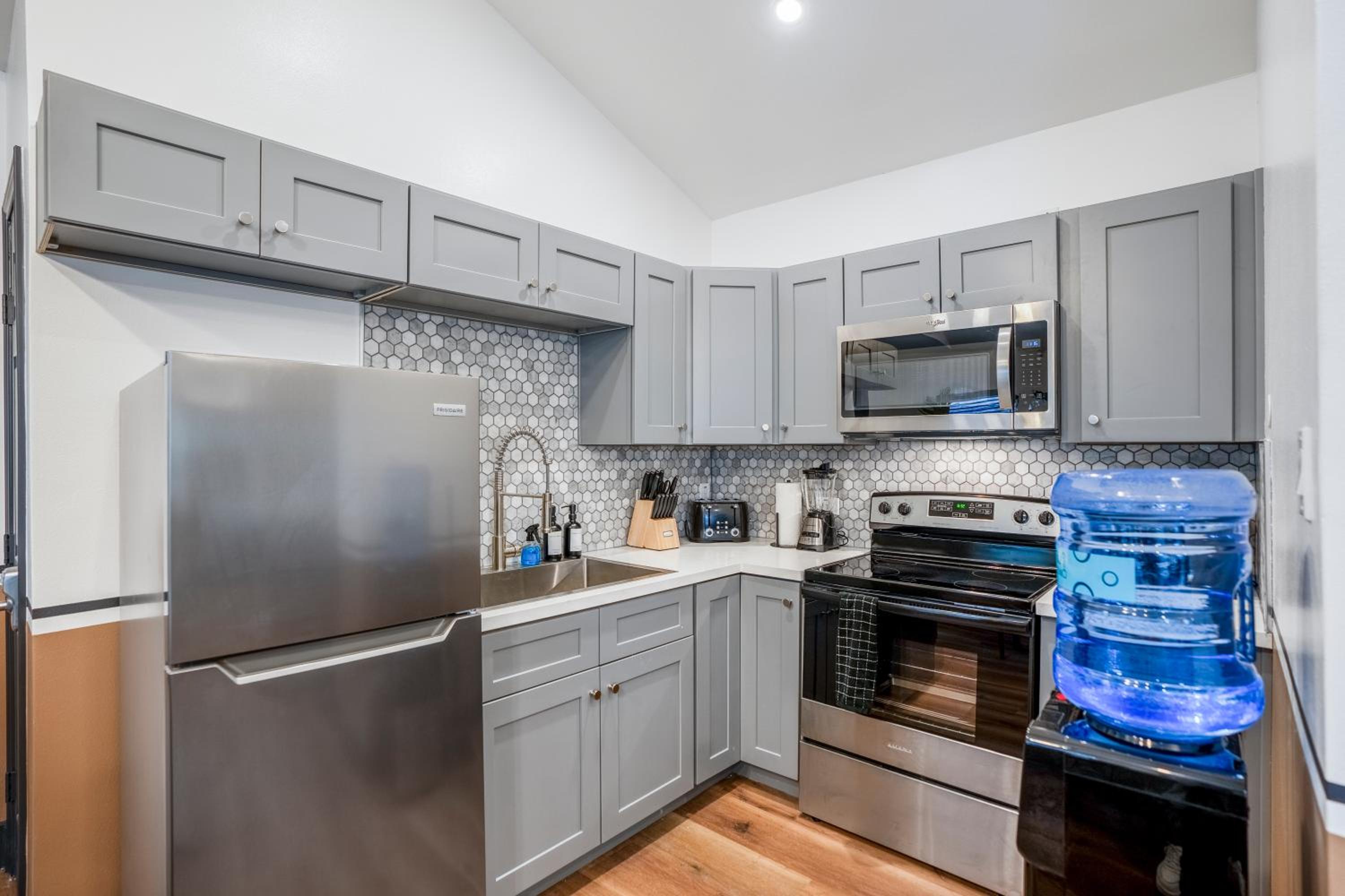 HTX Ultra Chiic Suite #1 view 3
