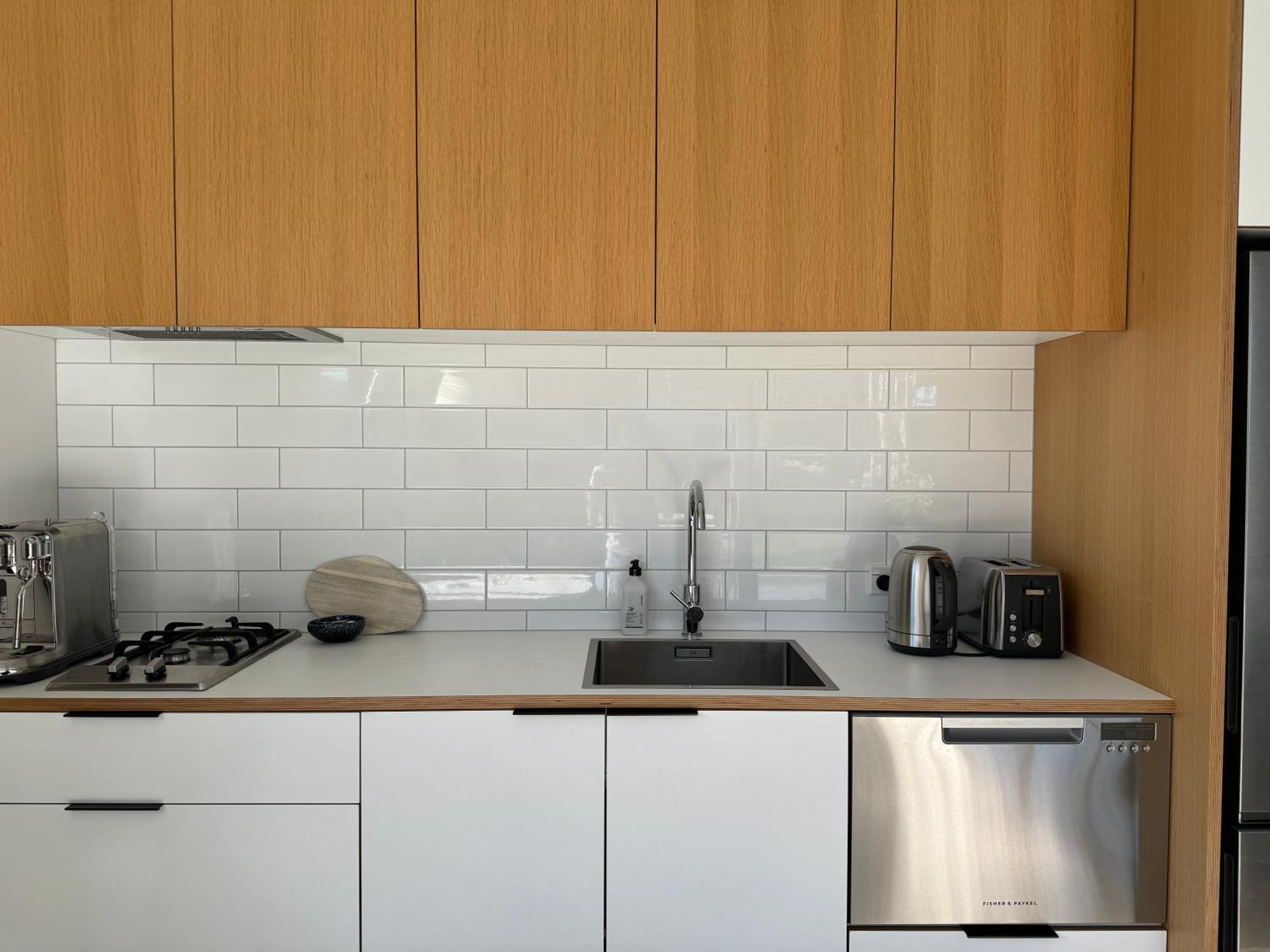 Modern studio close to Bayswater ferry view 5