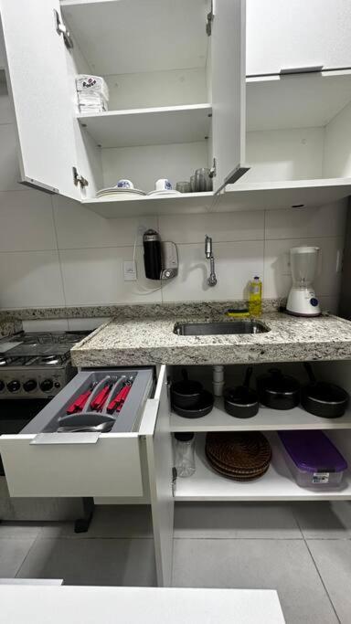 Apto quarto e sala mobiliado no bairro Ponta Verde
