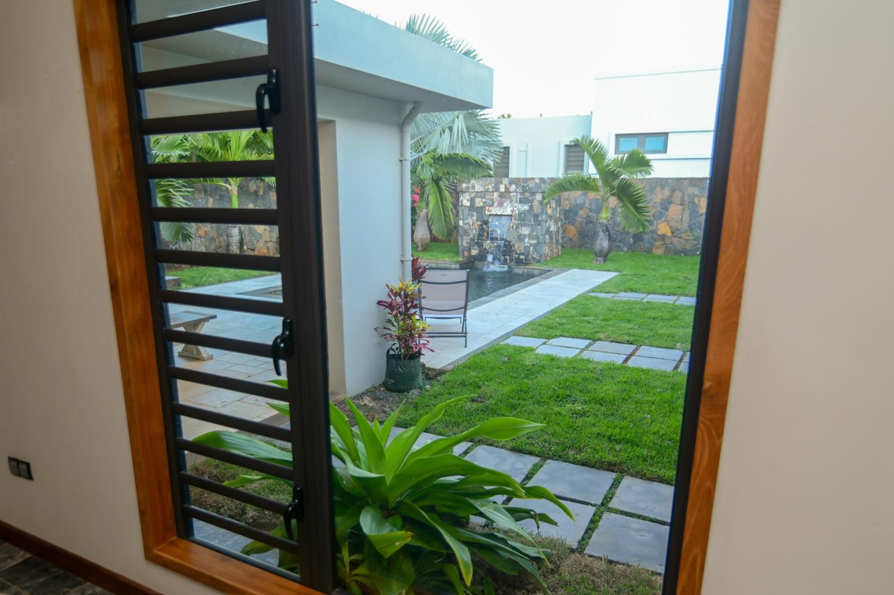 Stunning and Luxurious Villa at Royal Park Balaclava