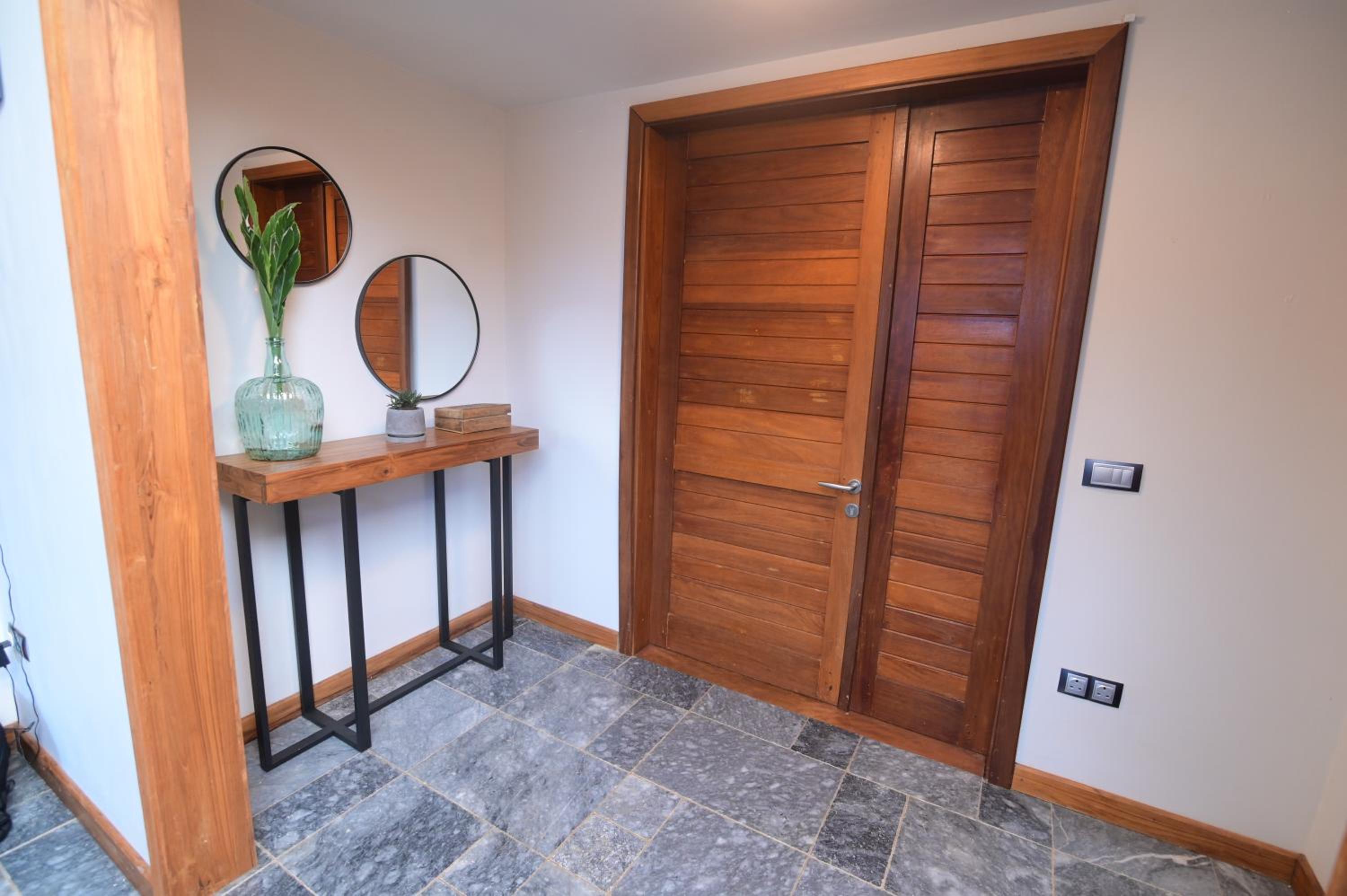 Stunning and Luxurious Villa at Royal Park Balaclava