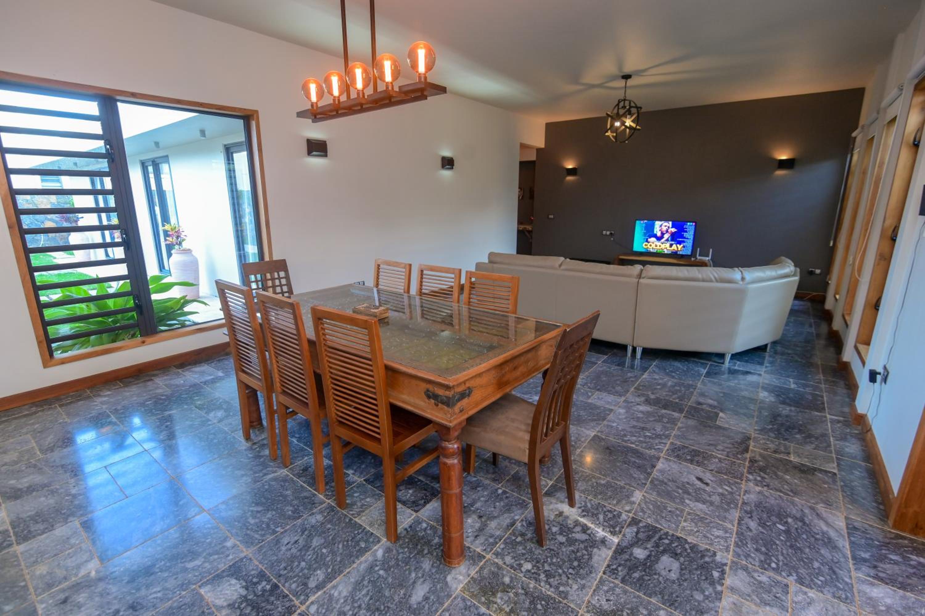 Stunning and Luxurious Villa at Royal Park Balaclava