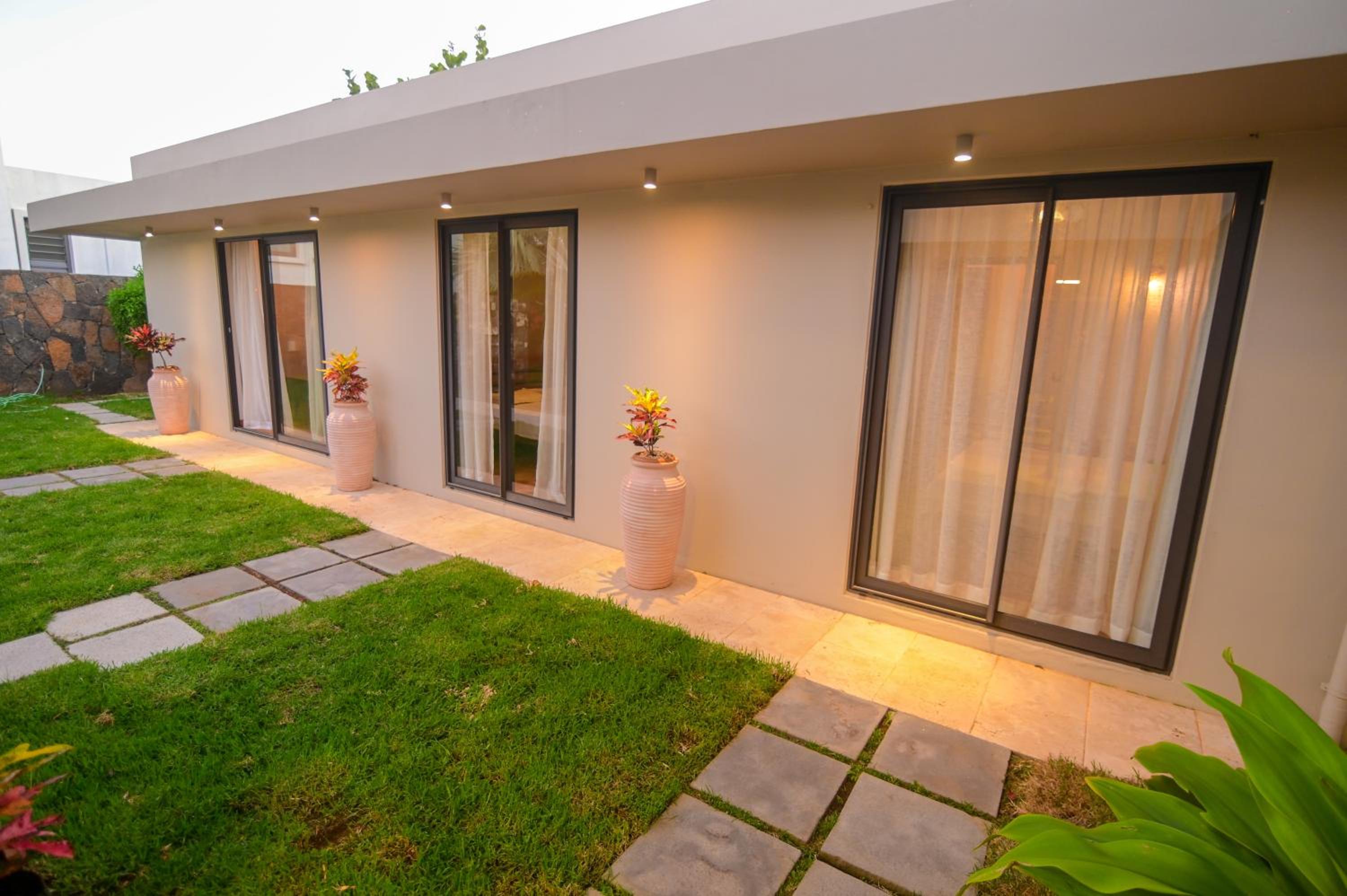 Stunning and Luxurious Villa at Royal Park Balaclava