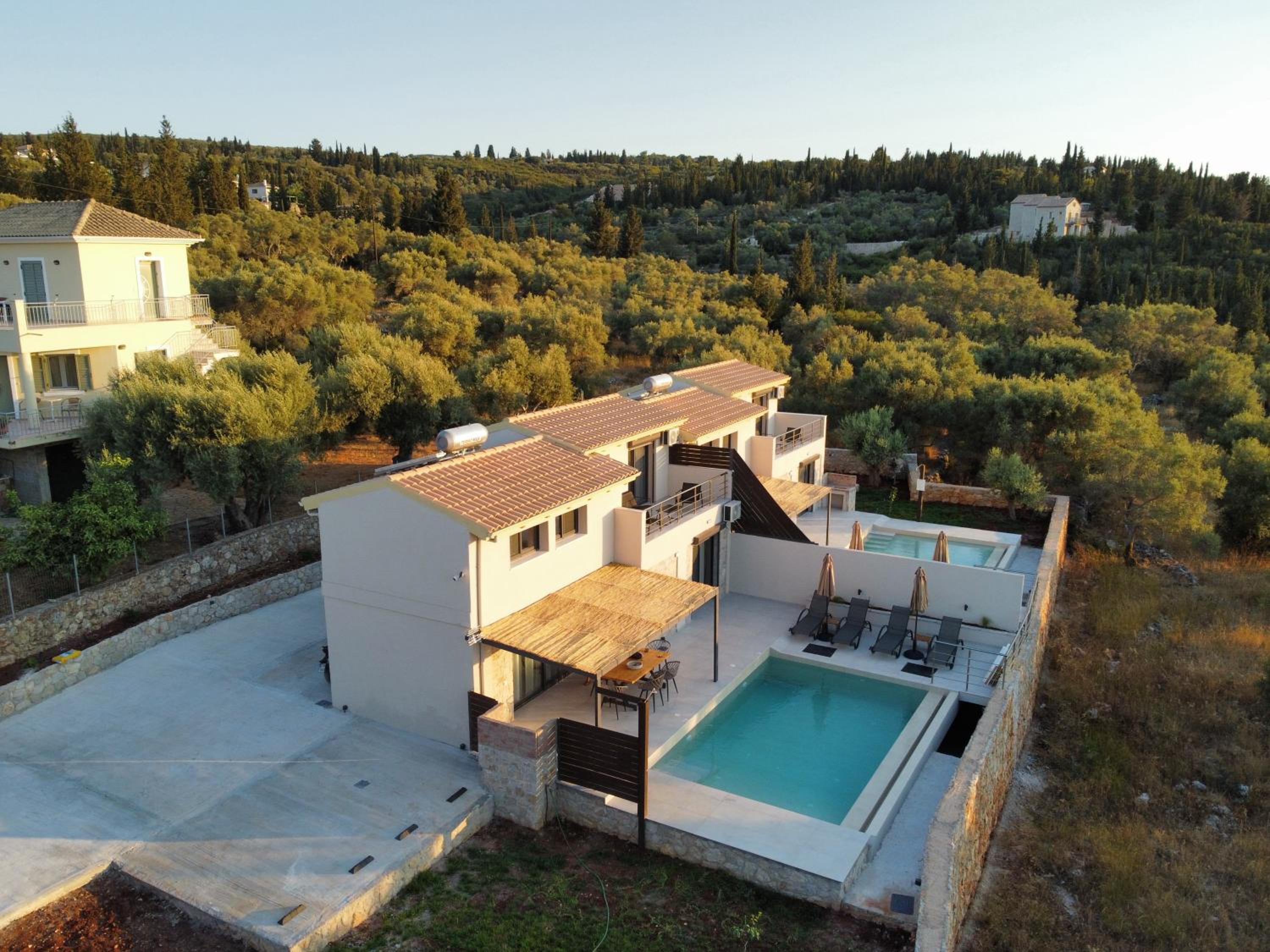 Calmia Fine Living Villas photo 3