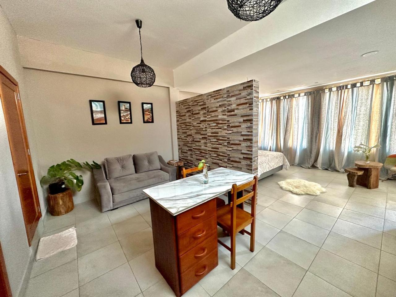 Hotel Suites Hermosas cercanas a todo - Image 1