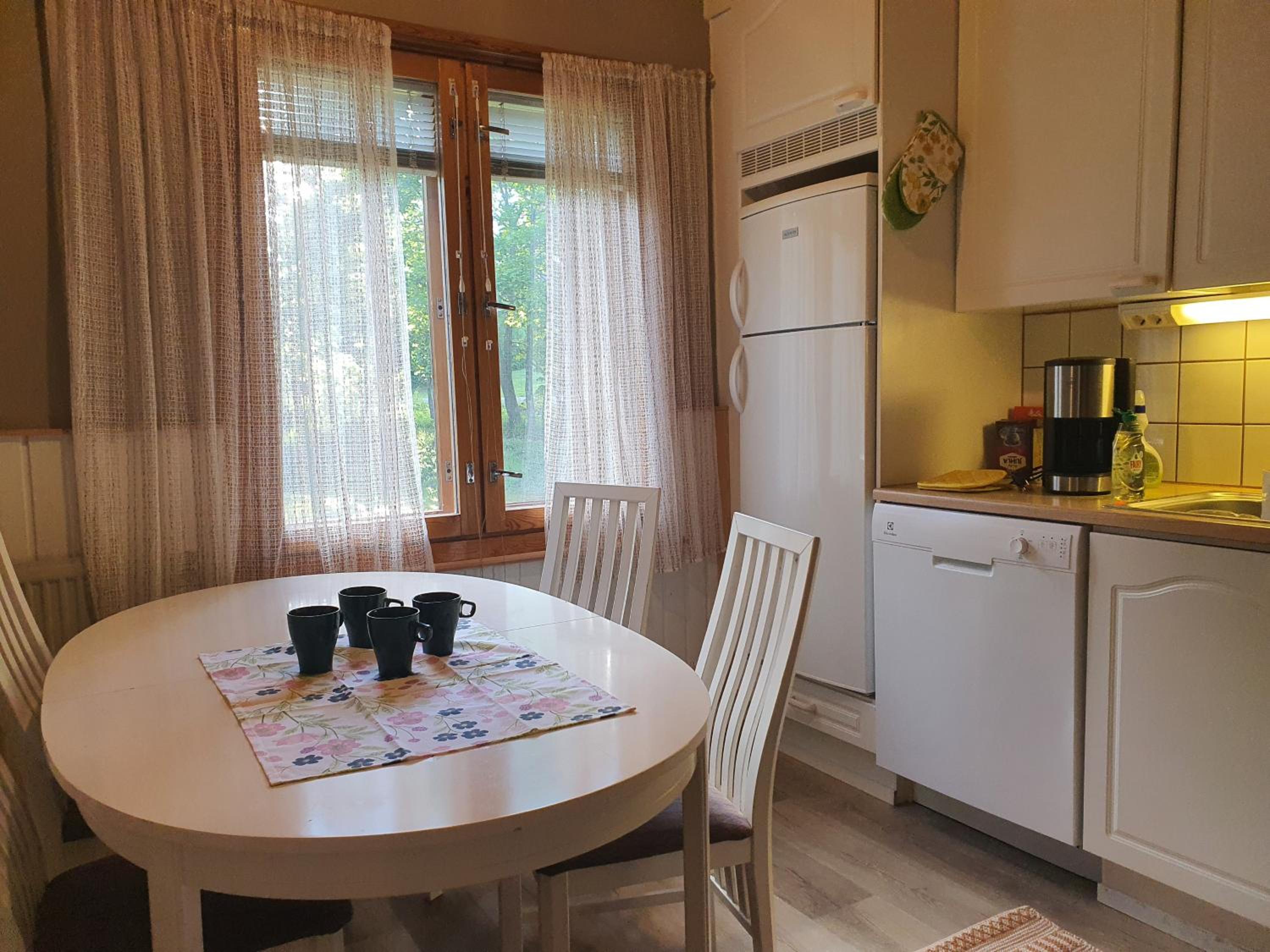 Ilmastoitu yksiö ja keittiö 2 km keskustaan view 4