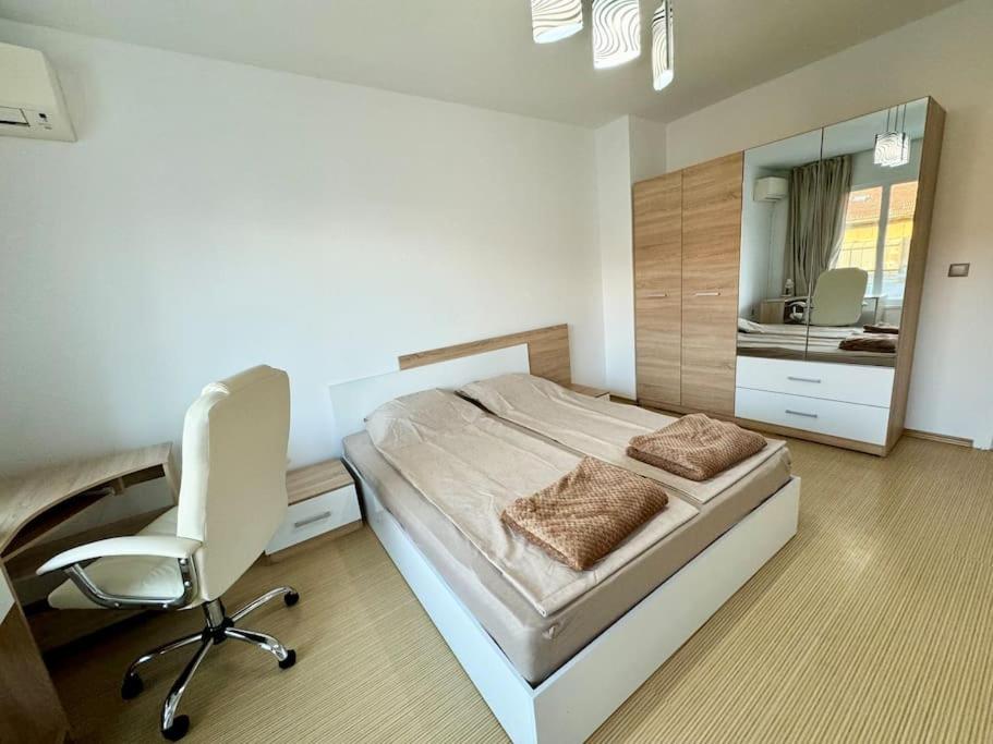 Top central apartment
