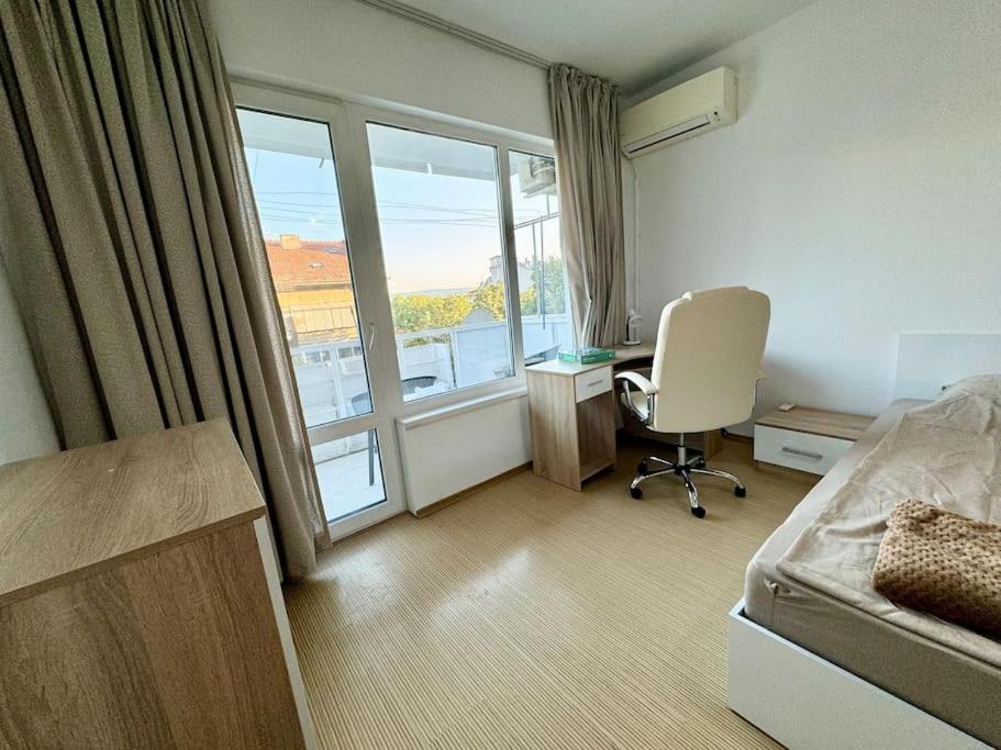 Top central apartment