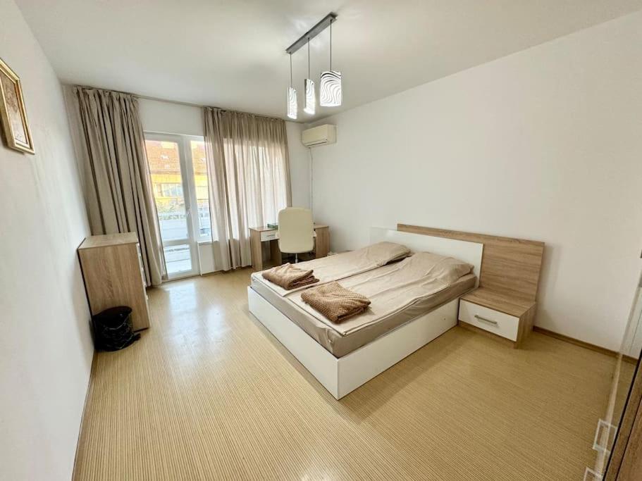 Top central apartment