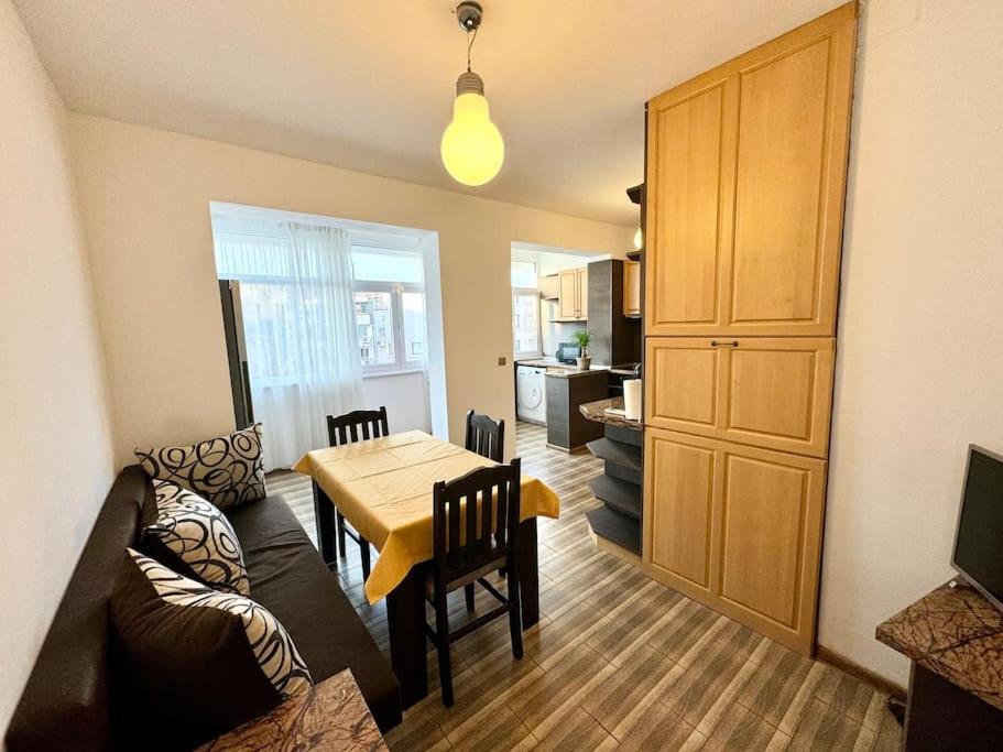Top central apartment