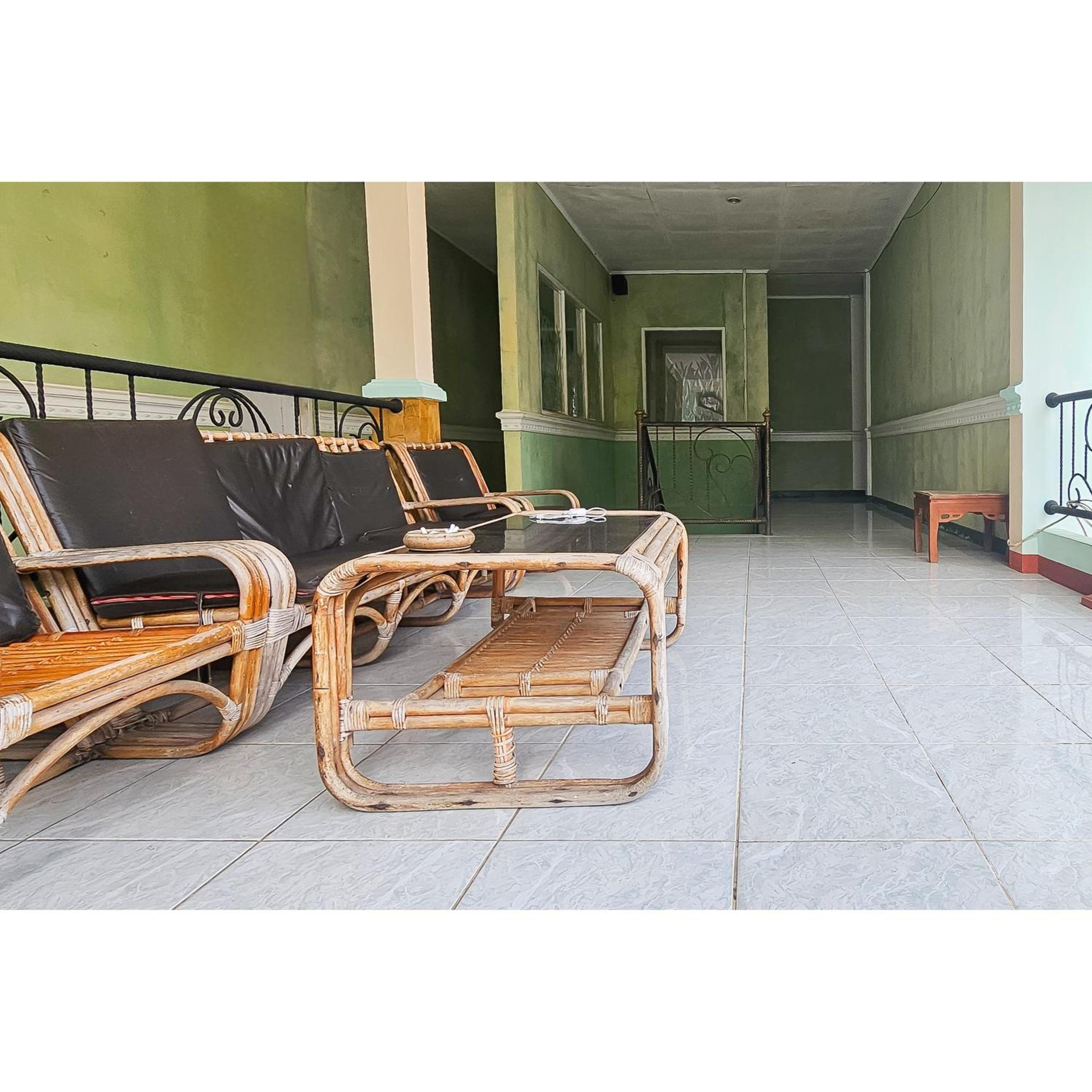 RedDoorz at Linggarjati Kuningan view 5