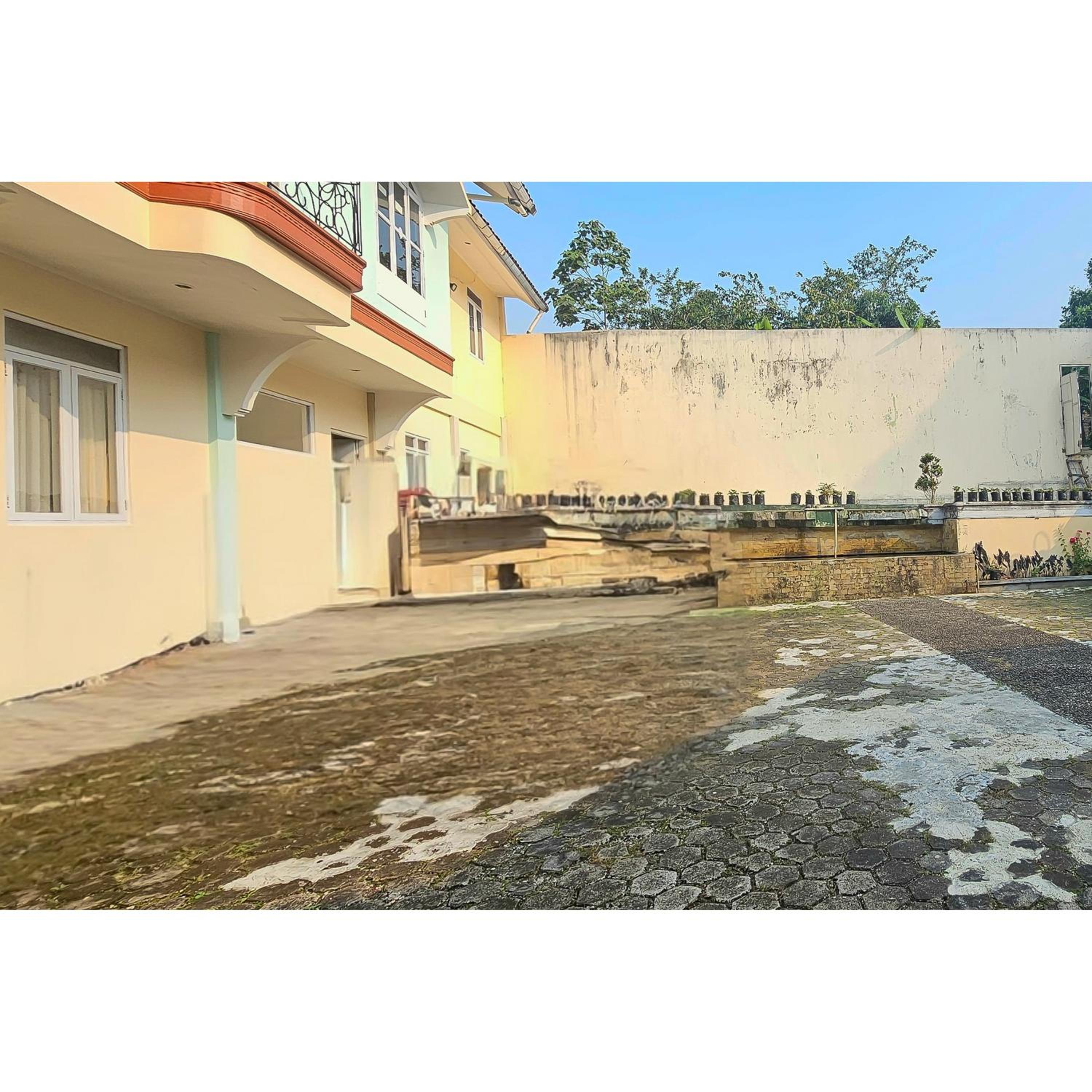 RedDoorz at Linggarjati Kuningan view 2