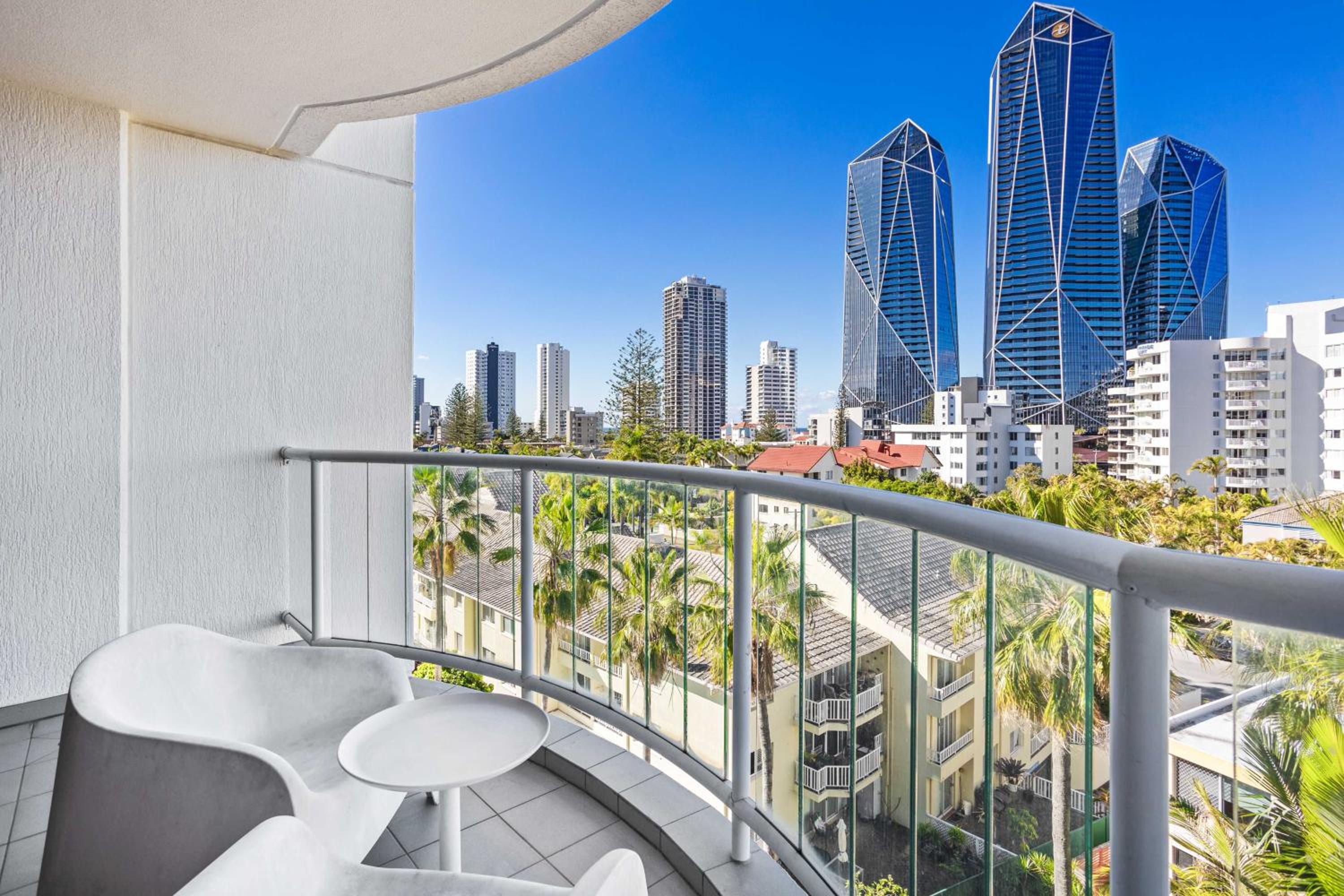 Surfers Paradise Studio, Short Walk to Beach - Hosted by Coastal Letting Co.