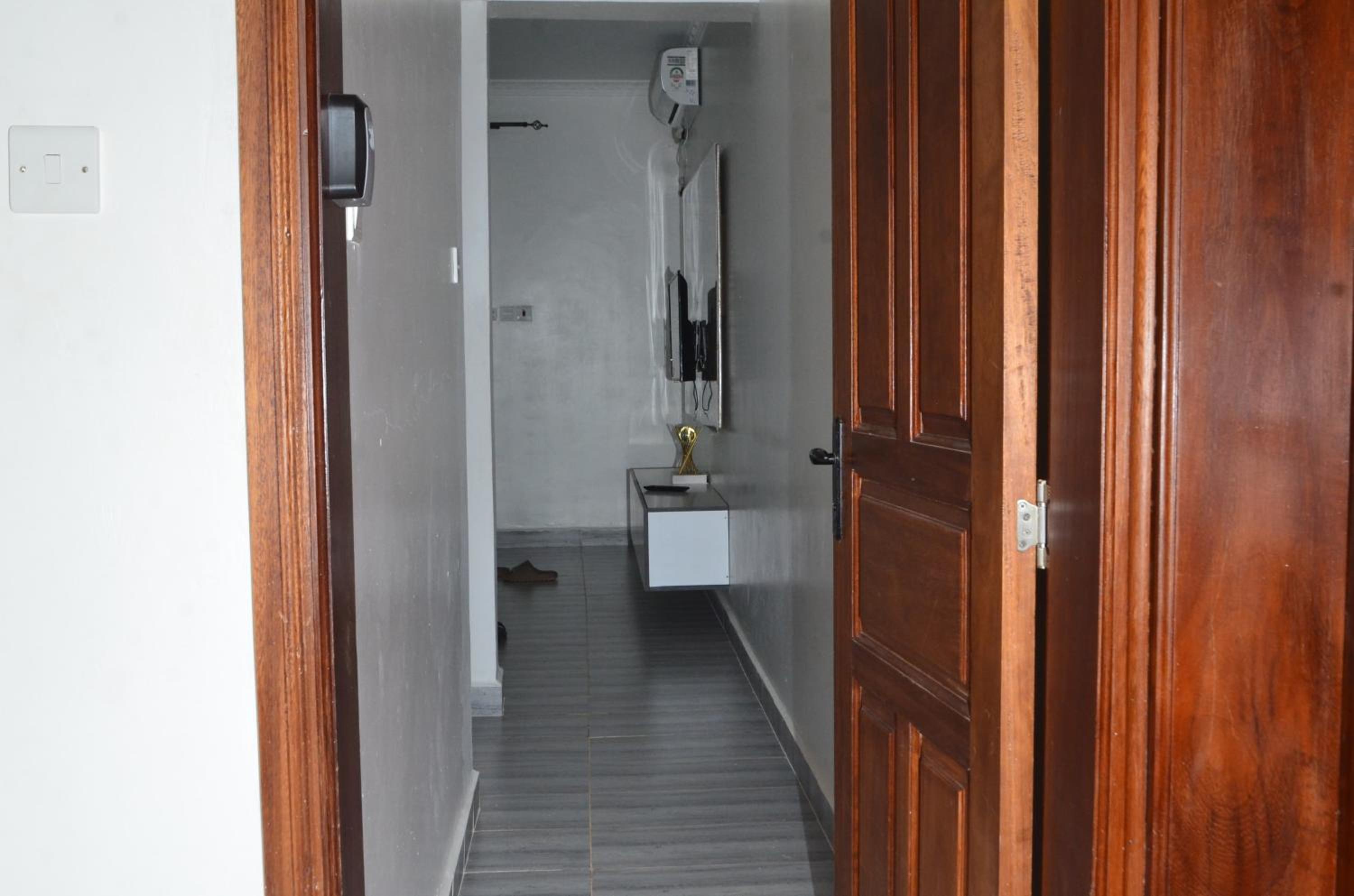 Sparkling One Bedroom Near Pride Inn view 2