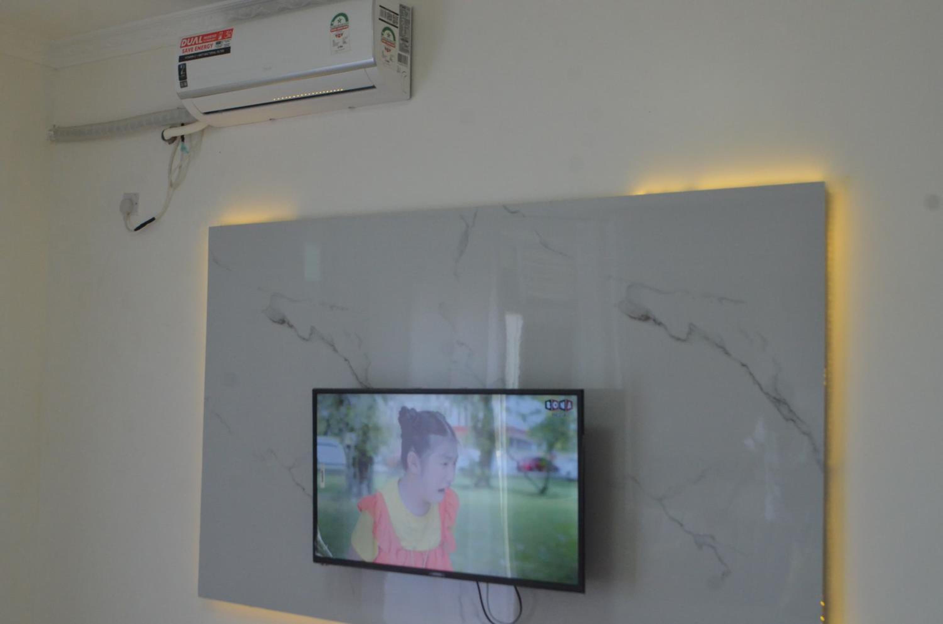 Sparkling One Bedroom Near Pride Inn view 3