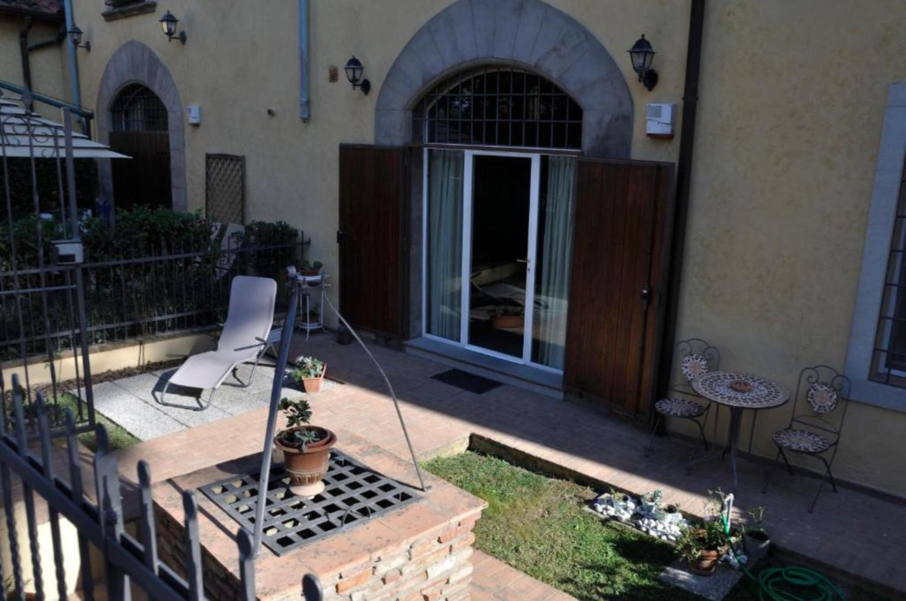 Charming Apartment in Empoli with Private Garden view 3