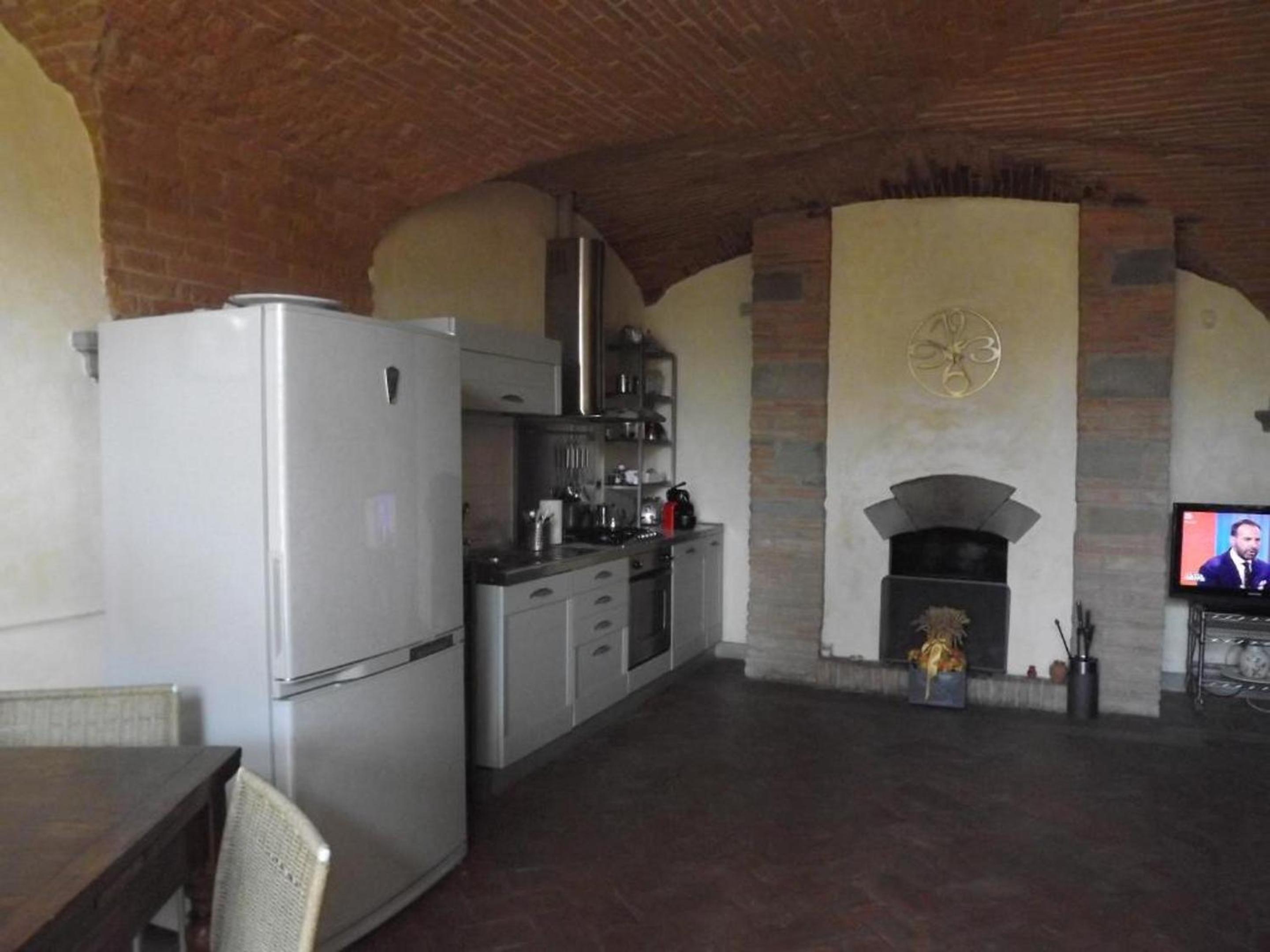 Charming Apartment in Empoli with Private Garden view 4