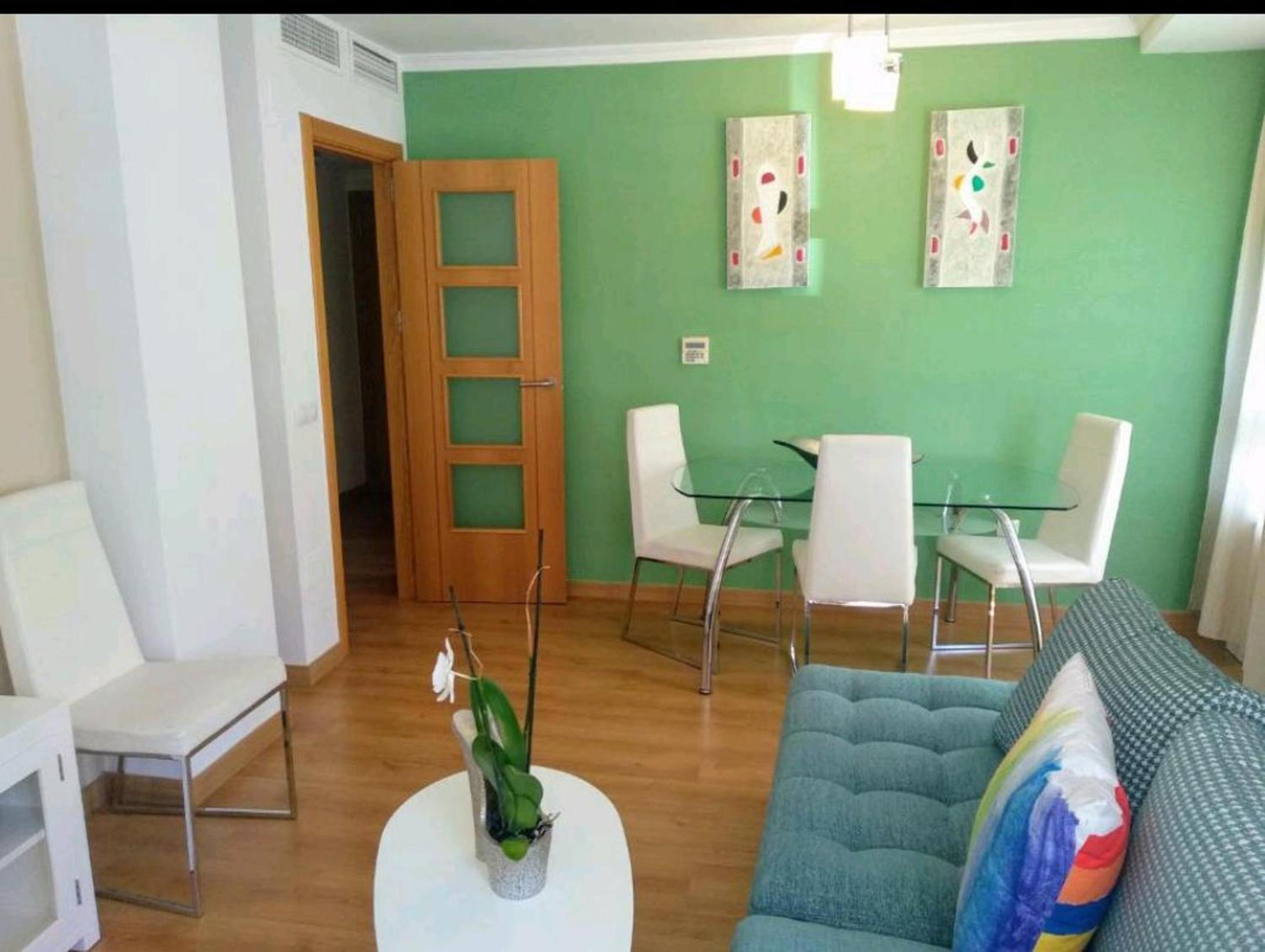 Modern Apartment Málaga 80 m² + Balcony