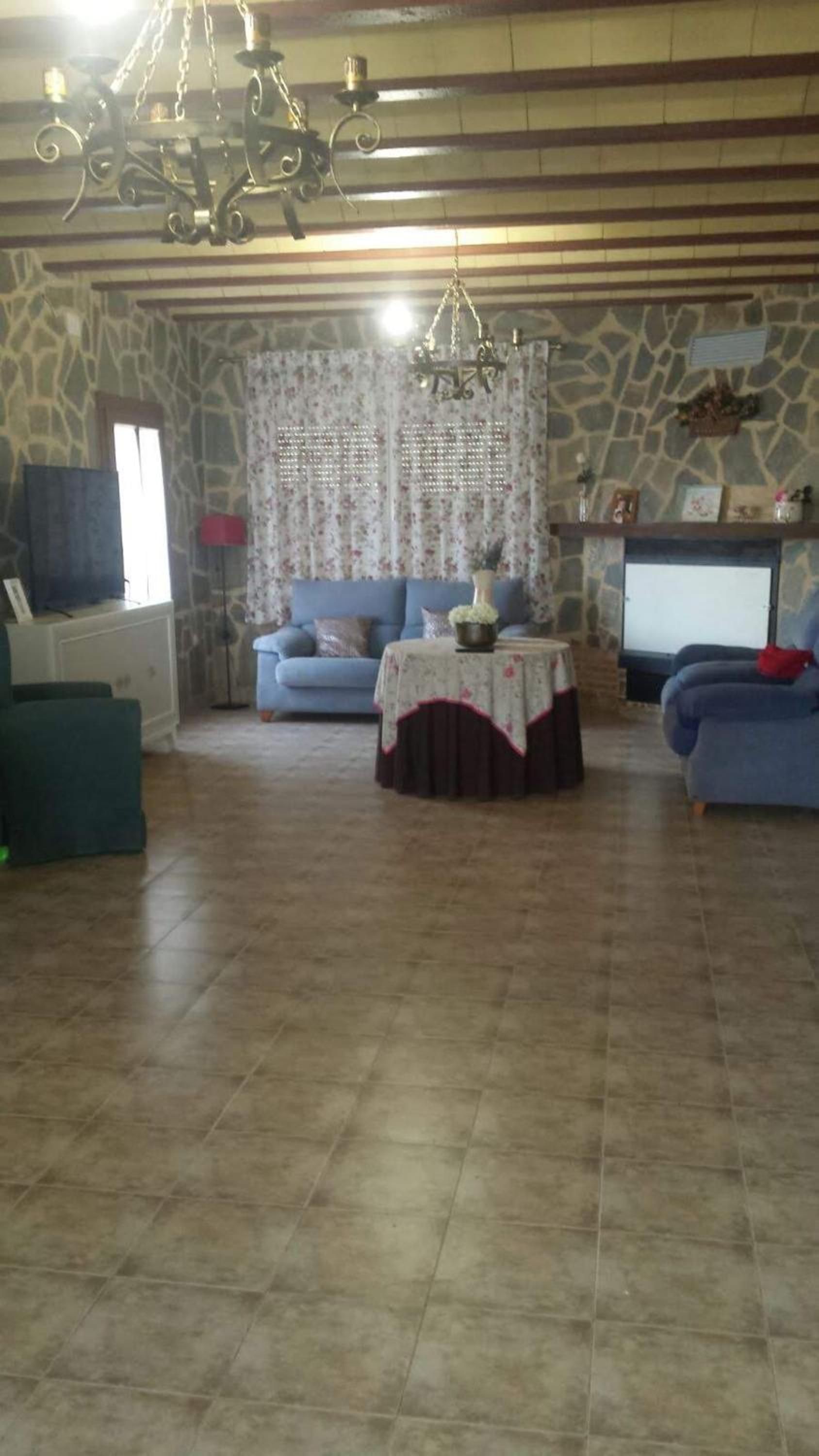 Spacious Apartment in Villarrobledo with Shared Pool