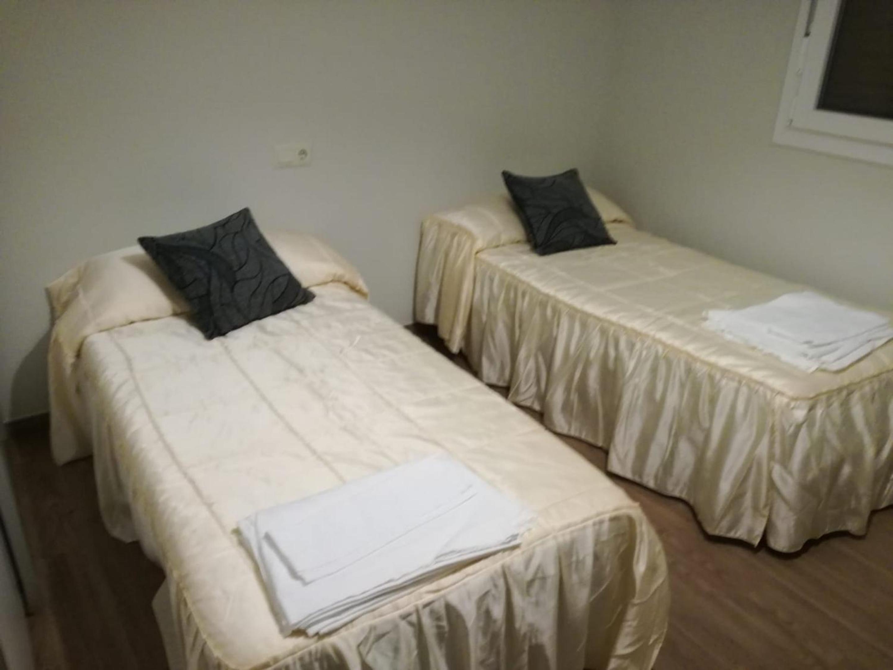 Spacious Apartment in Villarrobledo with Shared Pool