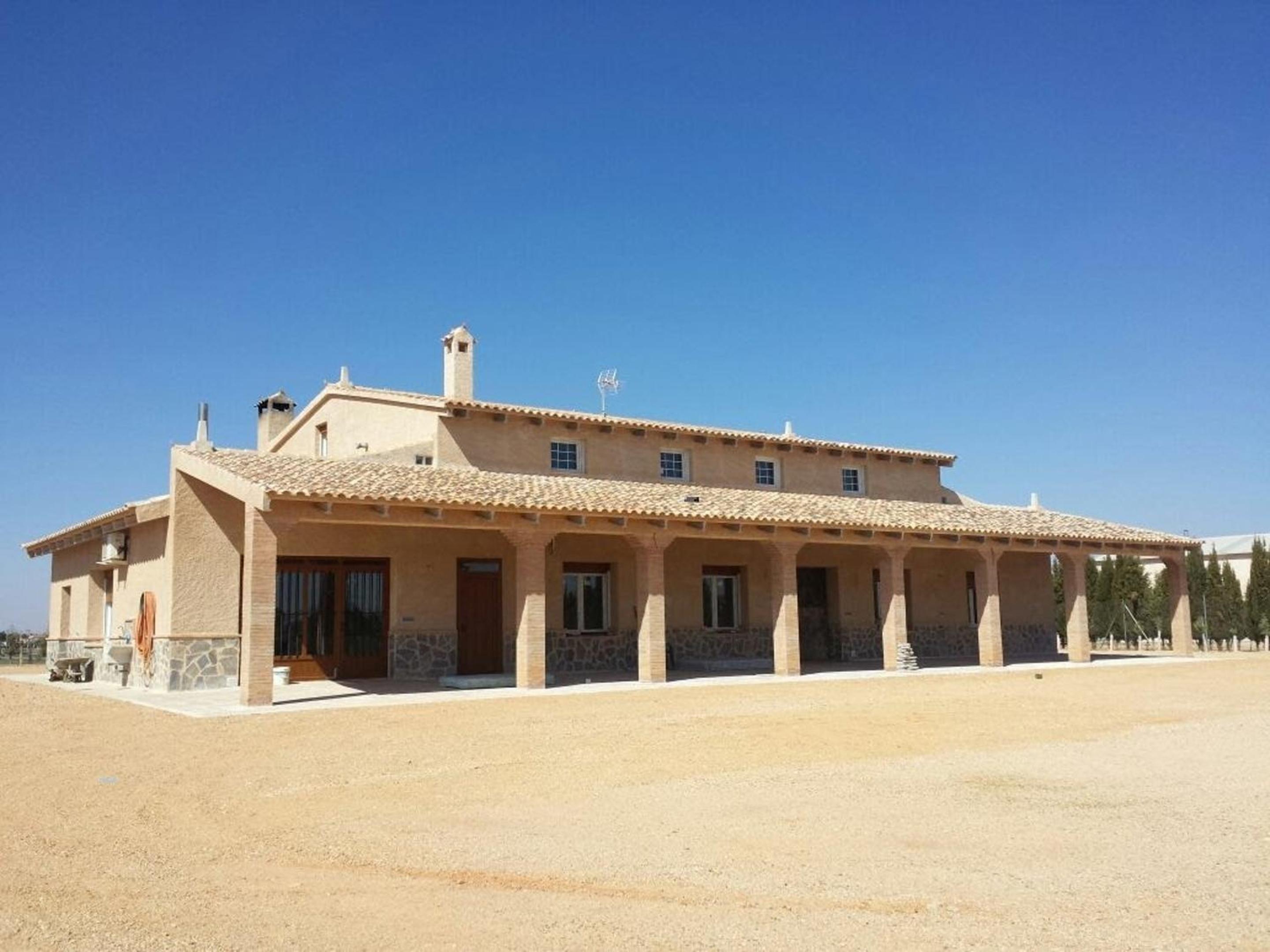 Spacious Apartment in Villarrobledo with Shared Pool