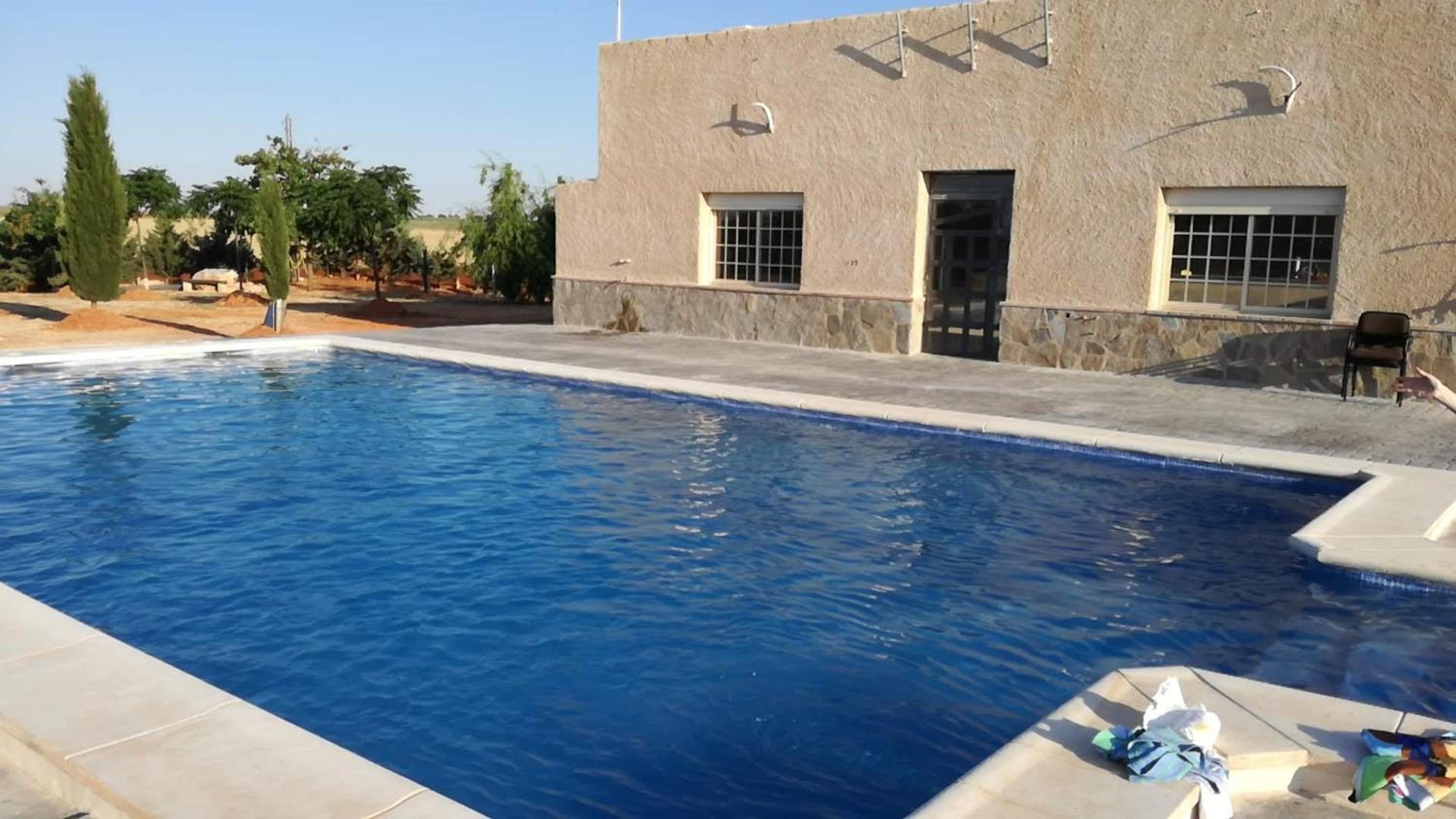 Spacious Apartment in Villarrobledo with Shared Pool