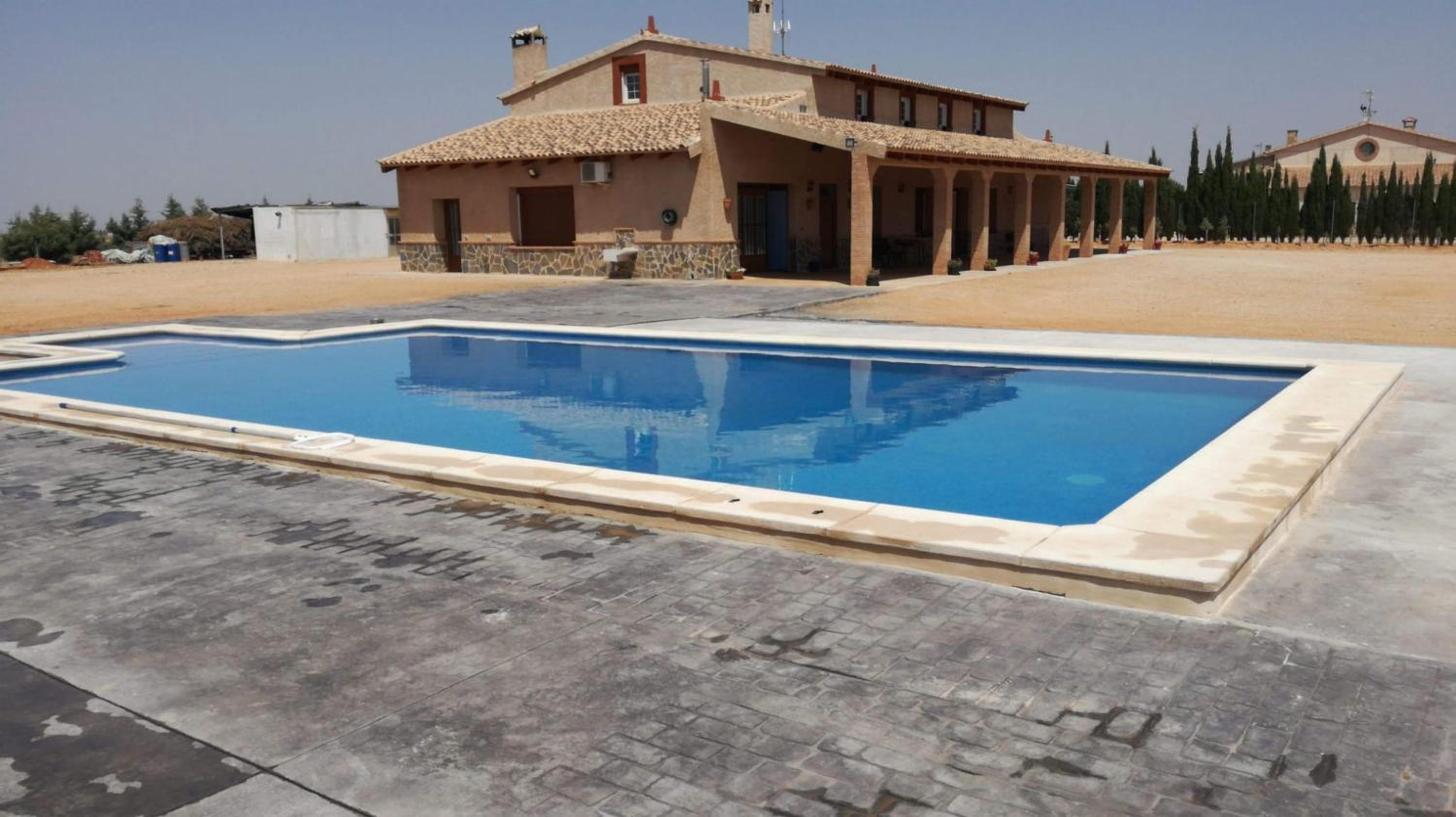Spacious Apartment in Villarrobledo with Shared Pool