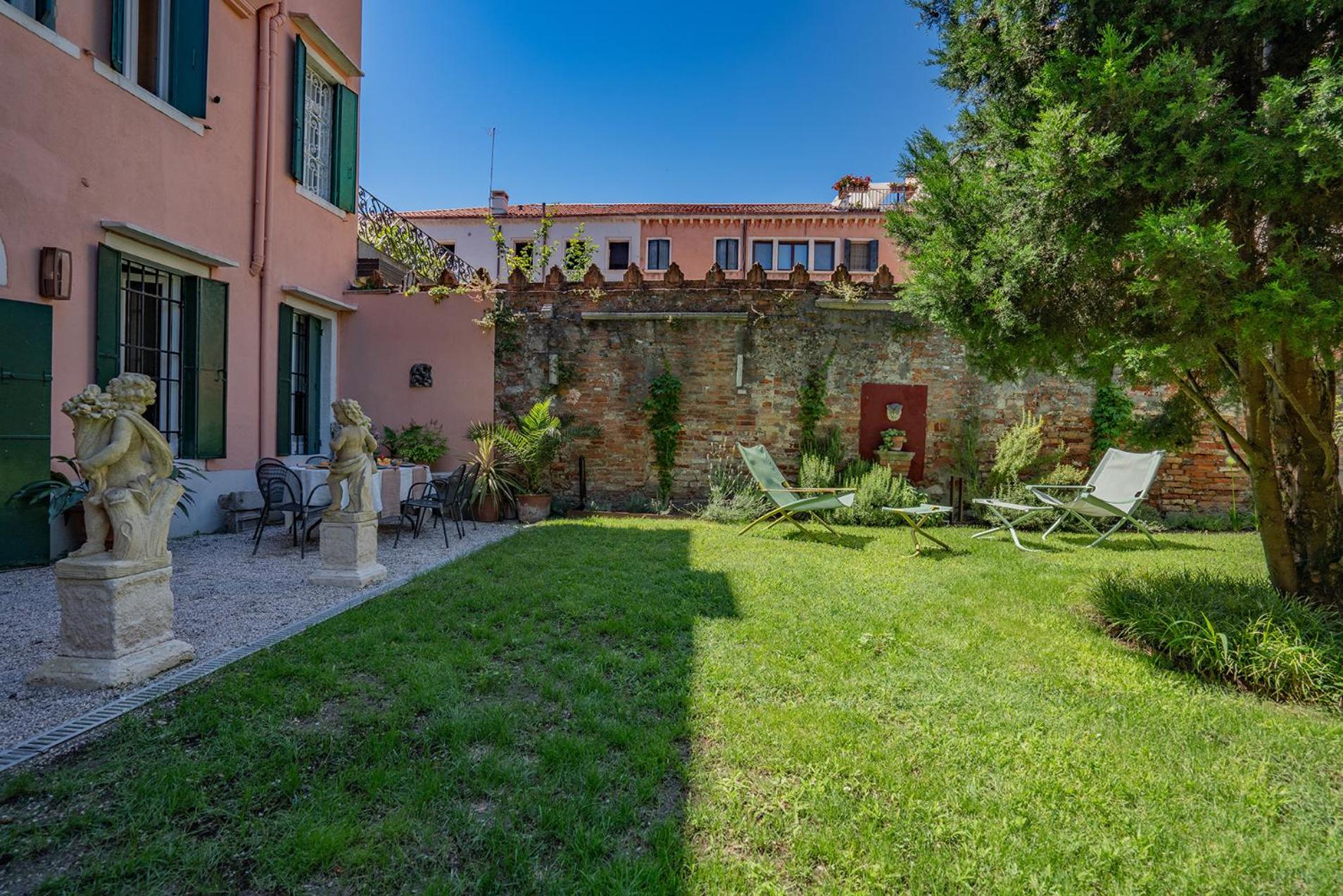 Casa della Sensa 1 Garden & Canal View