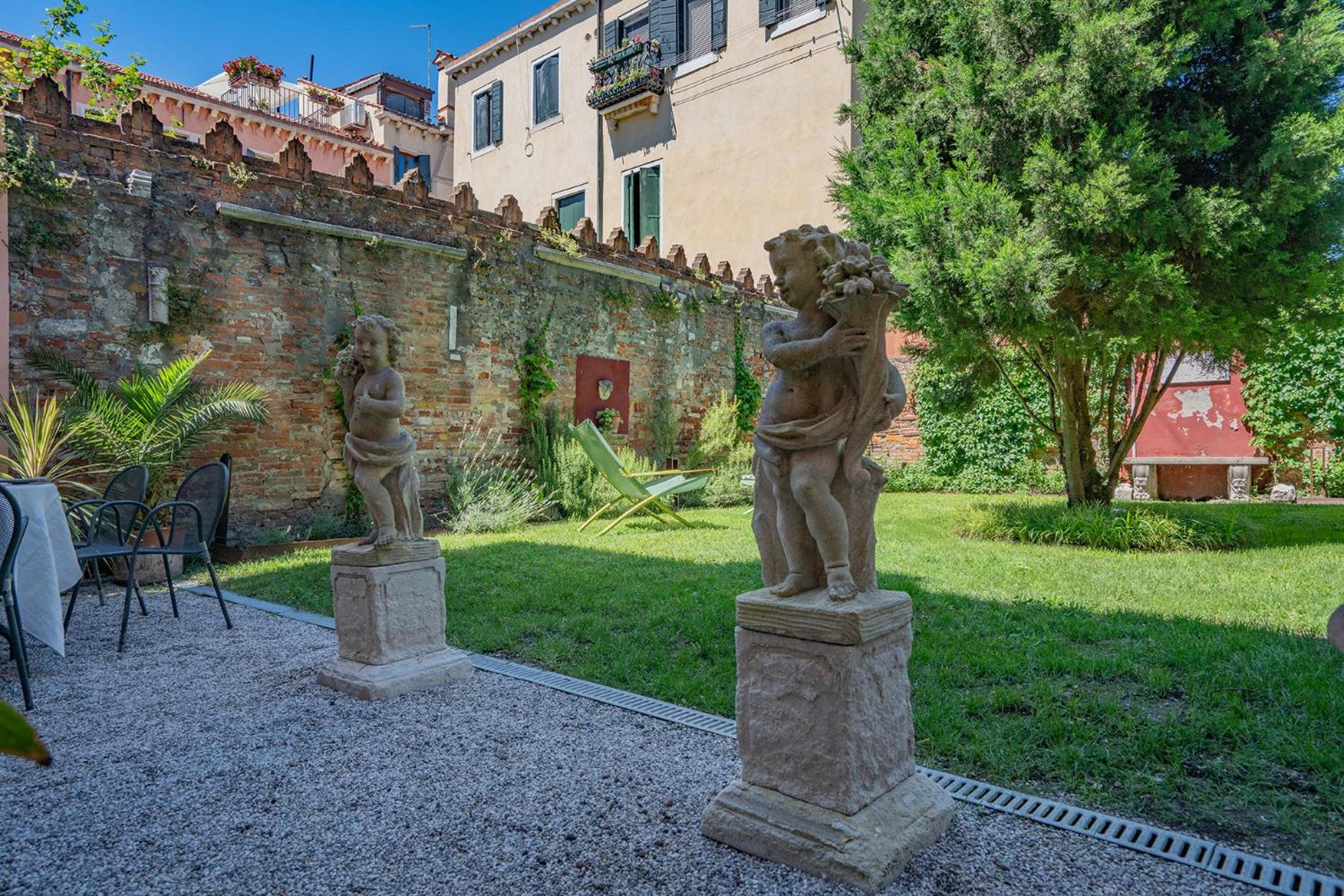 Casa della Sensa 1 Garden & Canal View