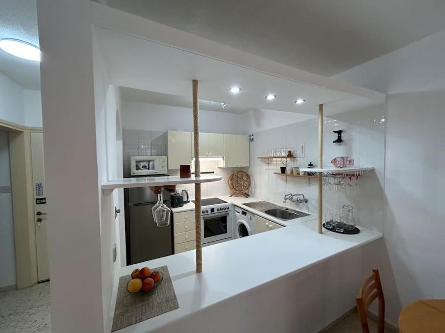 Seaview apartment with garden & pool