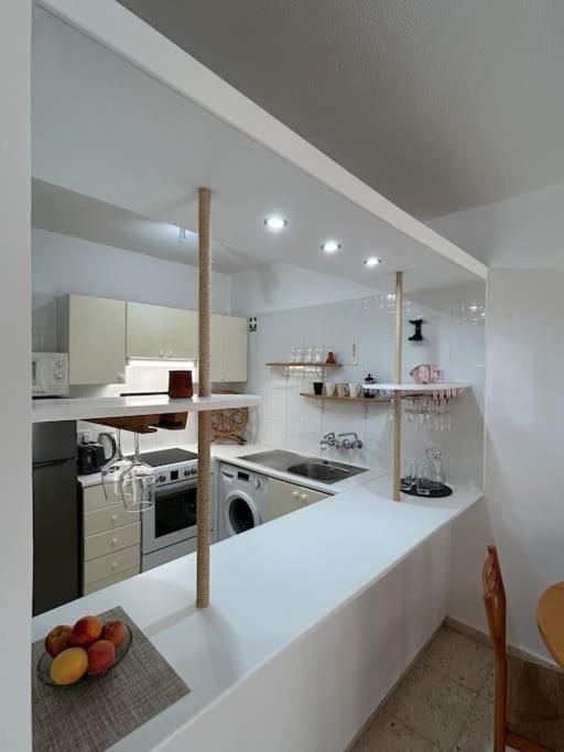 Seaview apartment with garden & pool