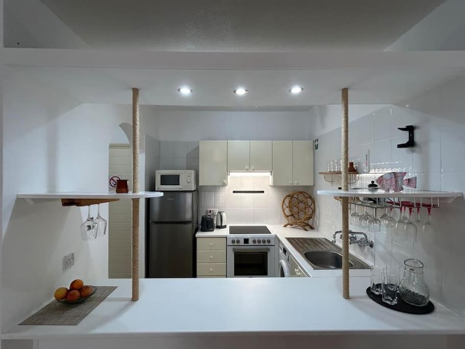 Seaview apartment with garden & pool