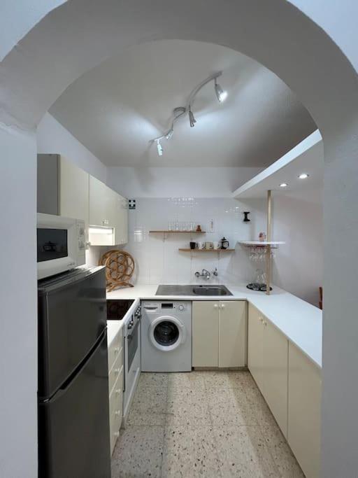 Seaview apartment with garden & pool