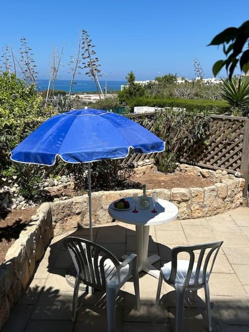 Seaview apartment with garden & pool