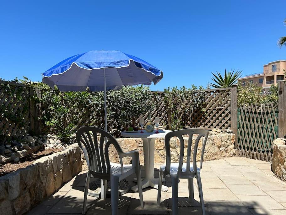 Seaview apartment with garden & pool