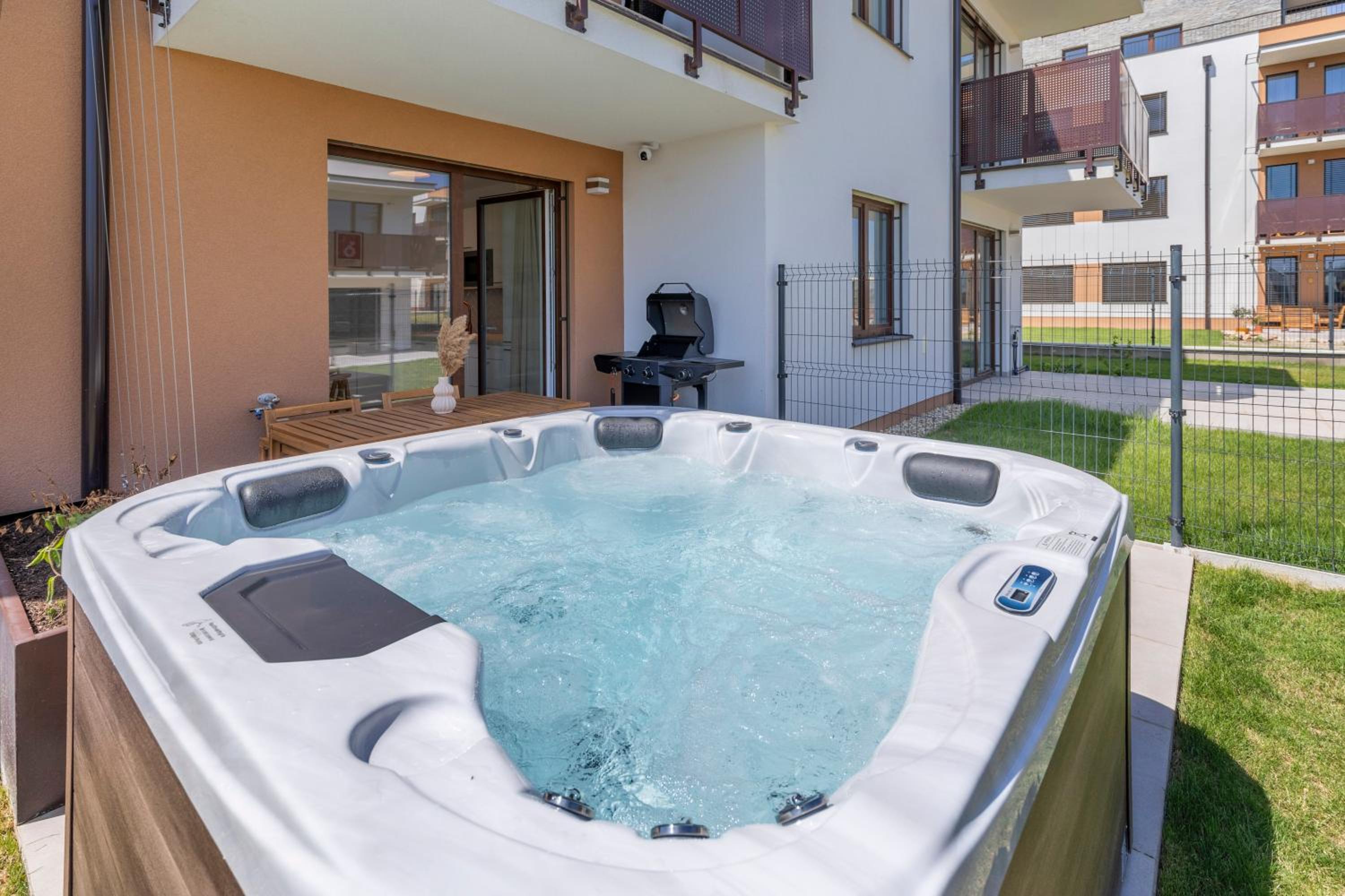 Boho Apt w Jacuzzi, Grill & Garden view 2